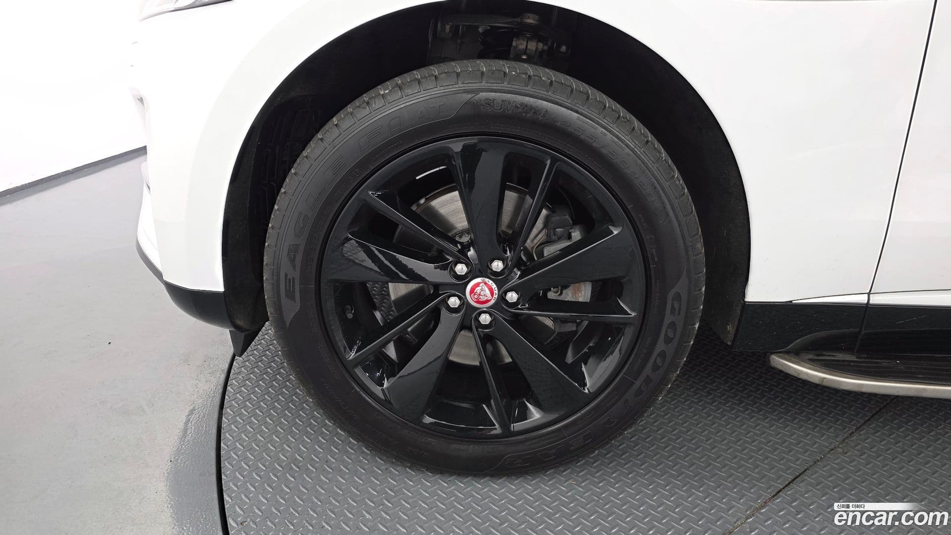 Main__Slider__Photo:F-PACE Jaguar 2022.1-4