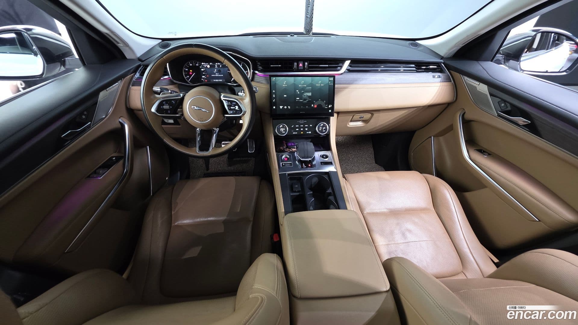 Main__Slider__Photo:F-PACE Jaguar 2022.1-6