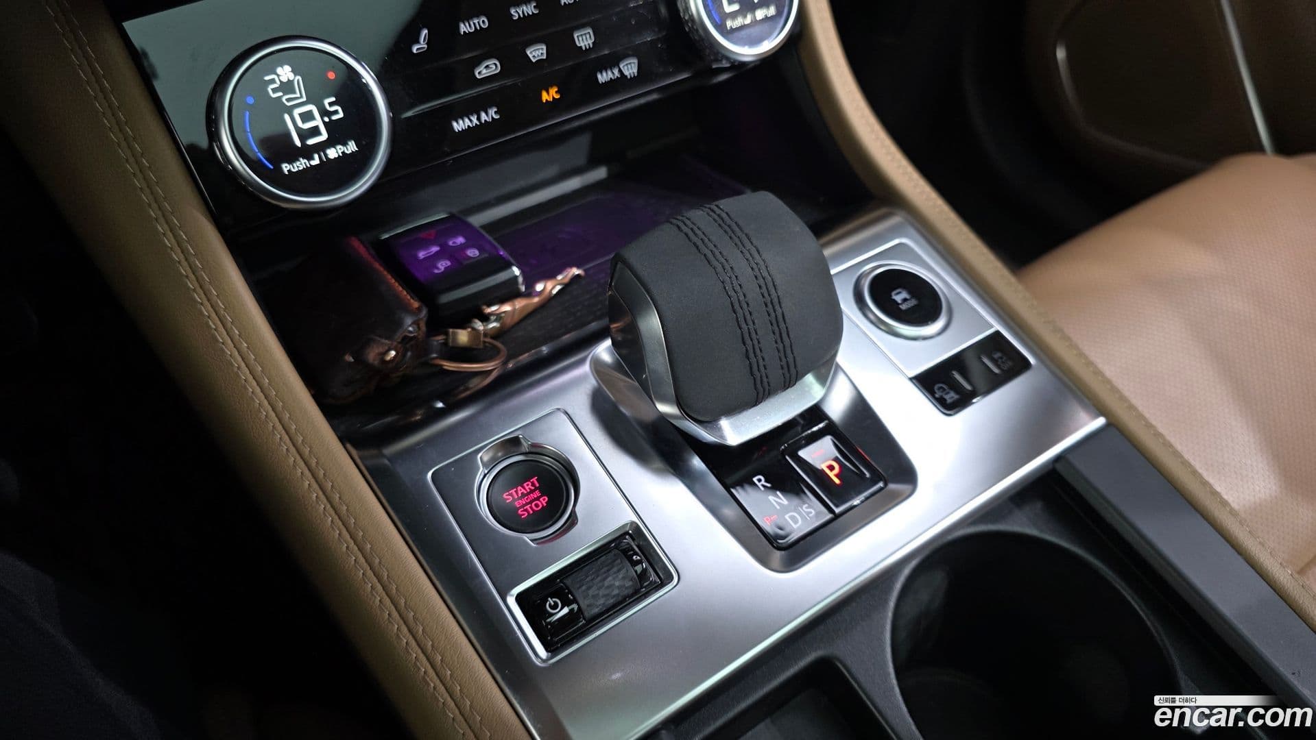 Main__Slider__Photo:F-PACE Jaguar 2022.1-8