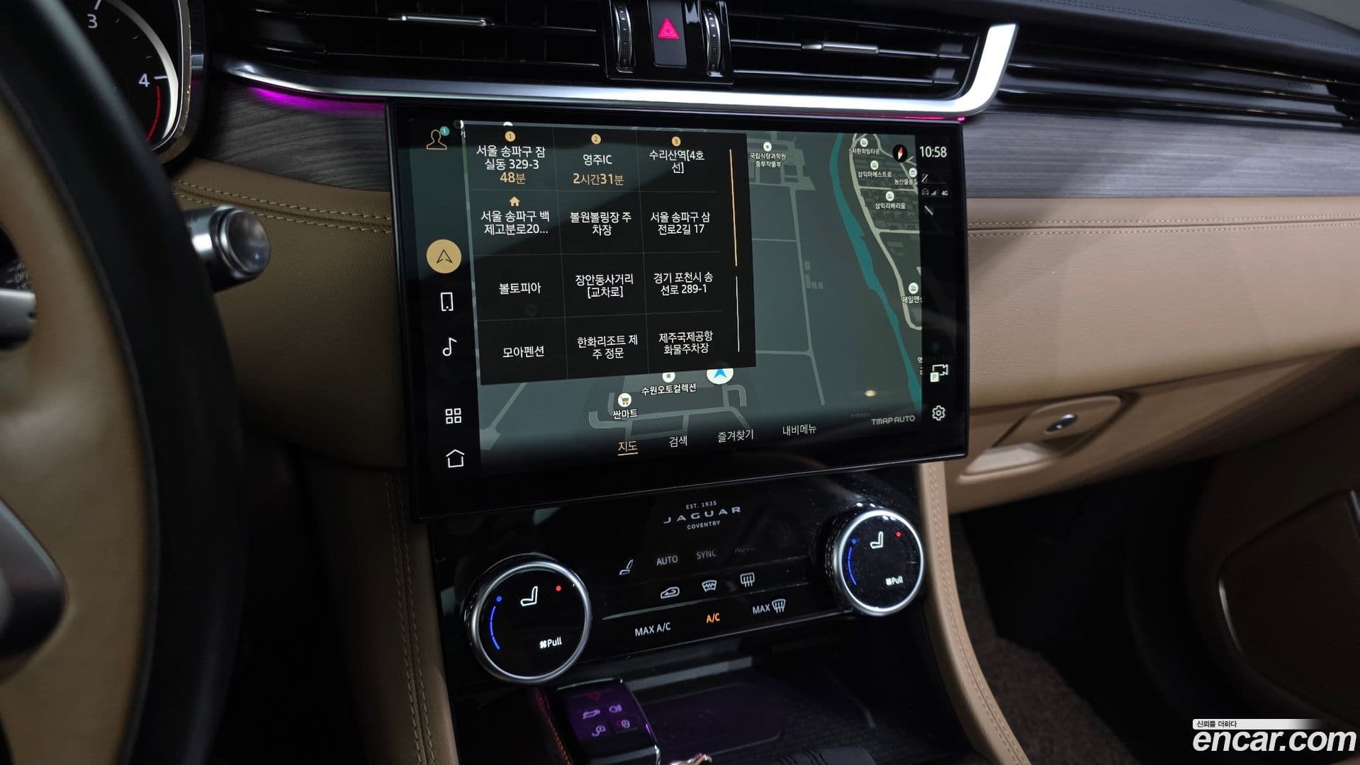 Main__Slider__Photo:F-PACE Jaguar 2022.1-13