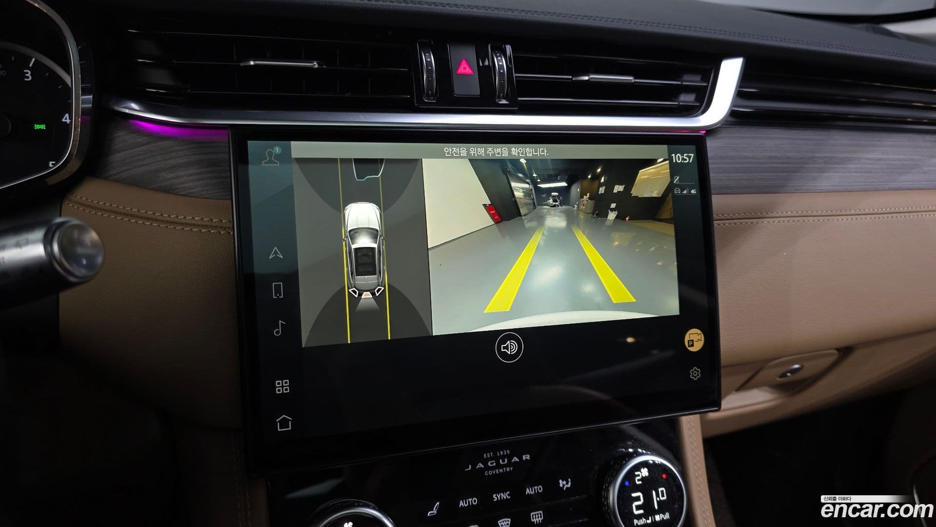 Main__Slider__Photo:F-PACE Jaguar 2022.1-14