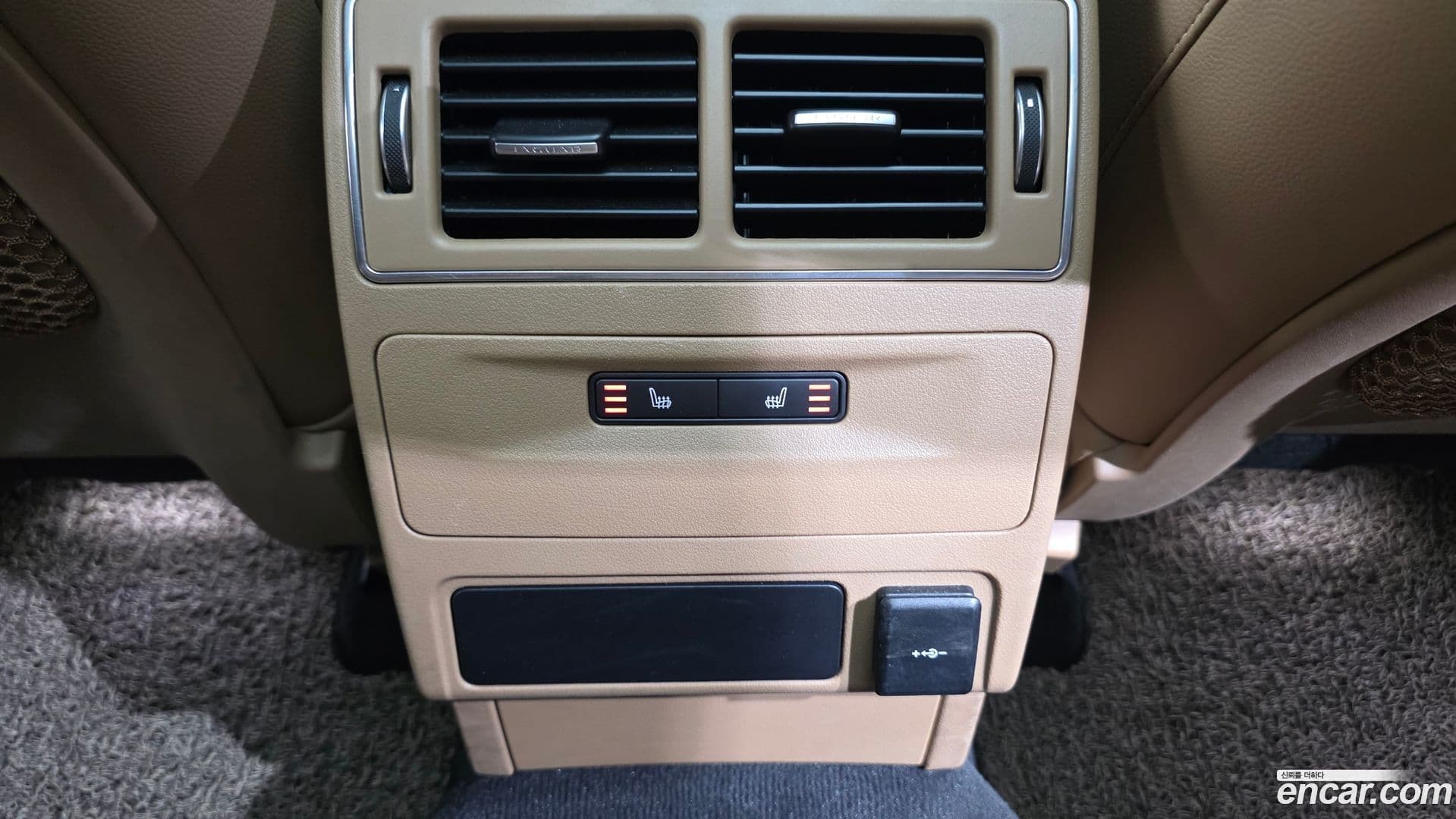Main__Slider__Photo:F-PACE Jaguar 2022.1-17