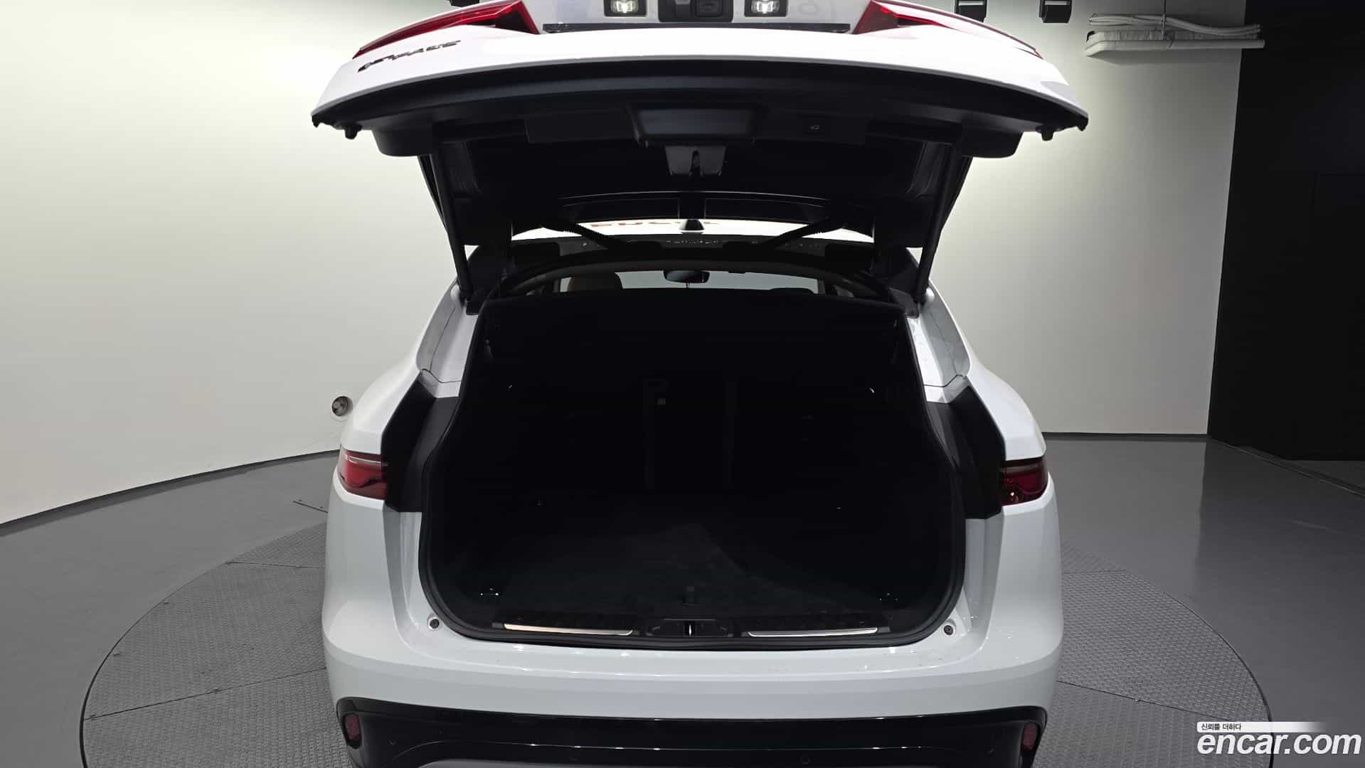 F-PACE Jaguar 2022.1-OPTION-024