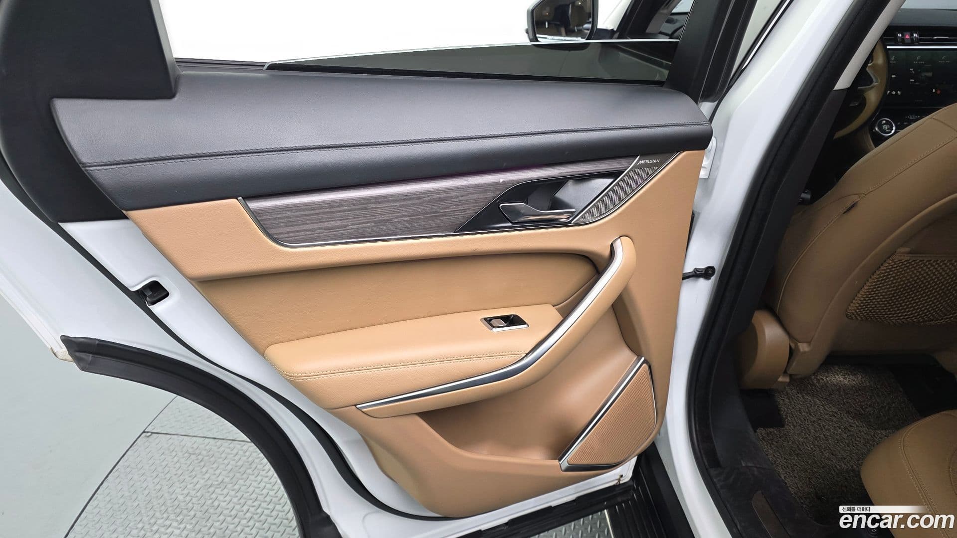 Main__Slider__Photo:F-PACE Jaguar 2022.1-24