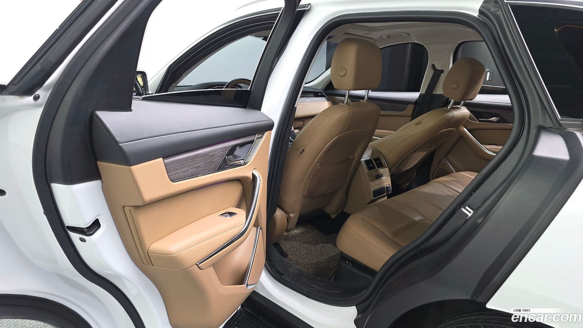 Main__Slider__Photo:F-PACE Jaguar 2022.1-25