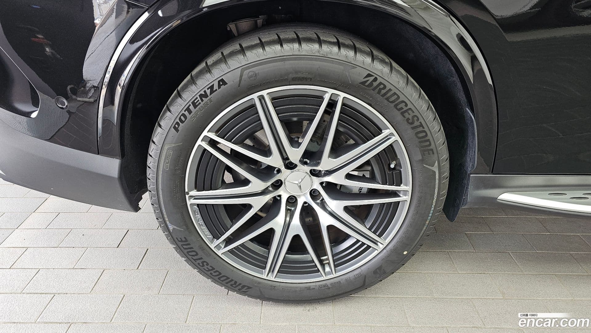 Main__Slider__Photo:GLC-Class Mercedes-Benz 2025.8-4