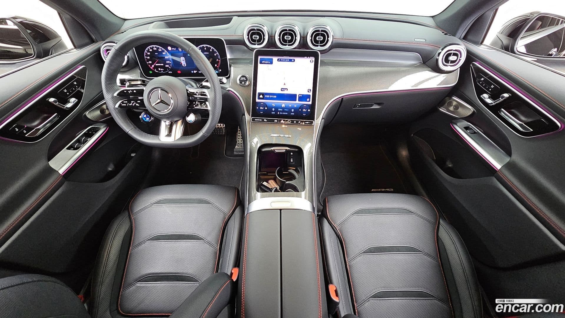 Main__Slider__Photo:GLC-Class Mercedes-Benz 2025.8-6