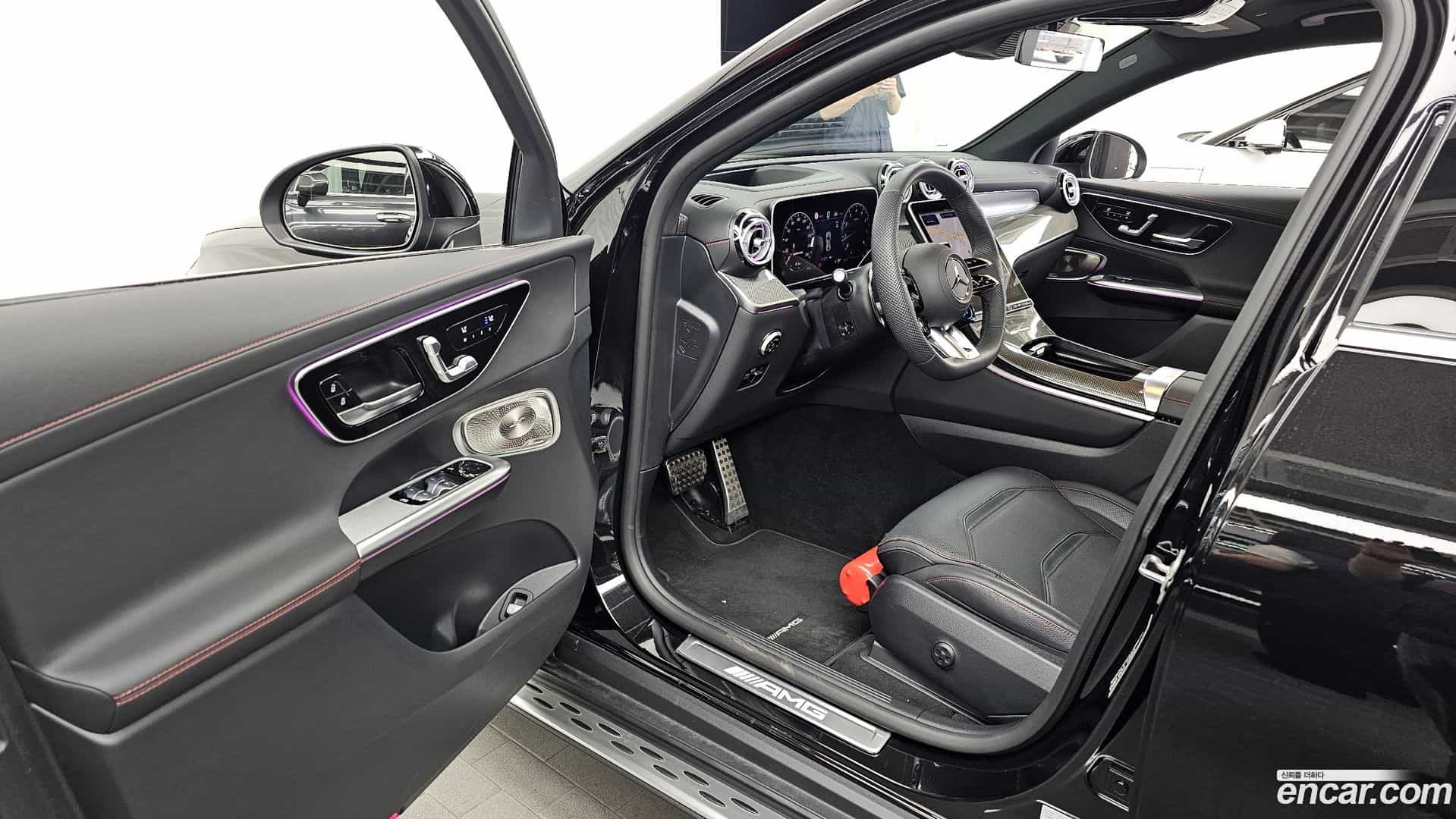 GLC-Class Mercedes-Benz 2025.8-INNER-010
