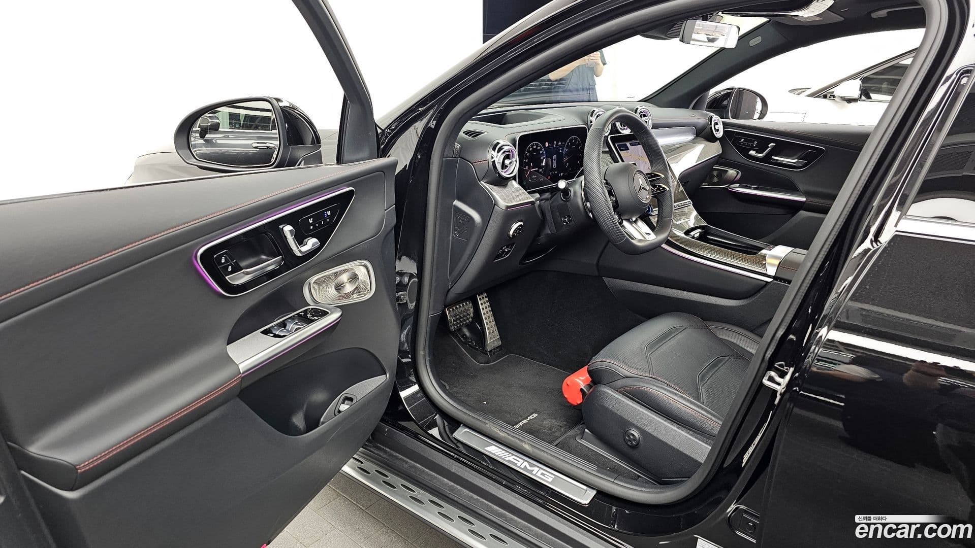 Main__Slider__Photo:GLC-Class Mercedes-Benz 2025.8-9