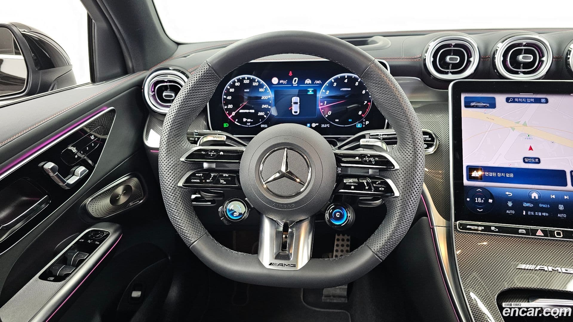 Main__Slider__Photo:GLC-Class Mercedes-Benz 2025.8-12