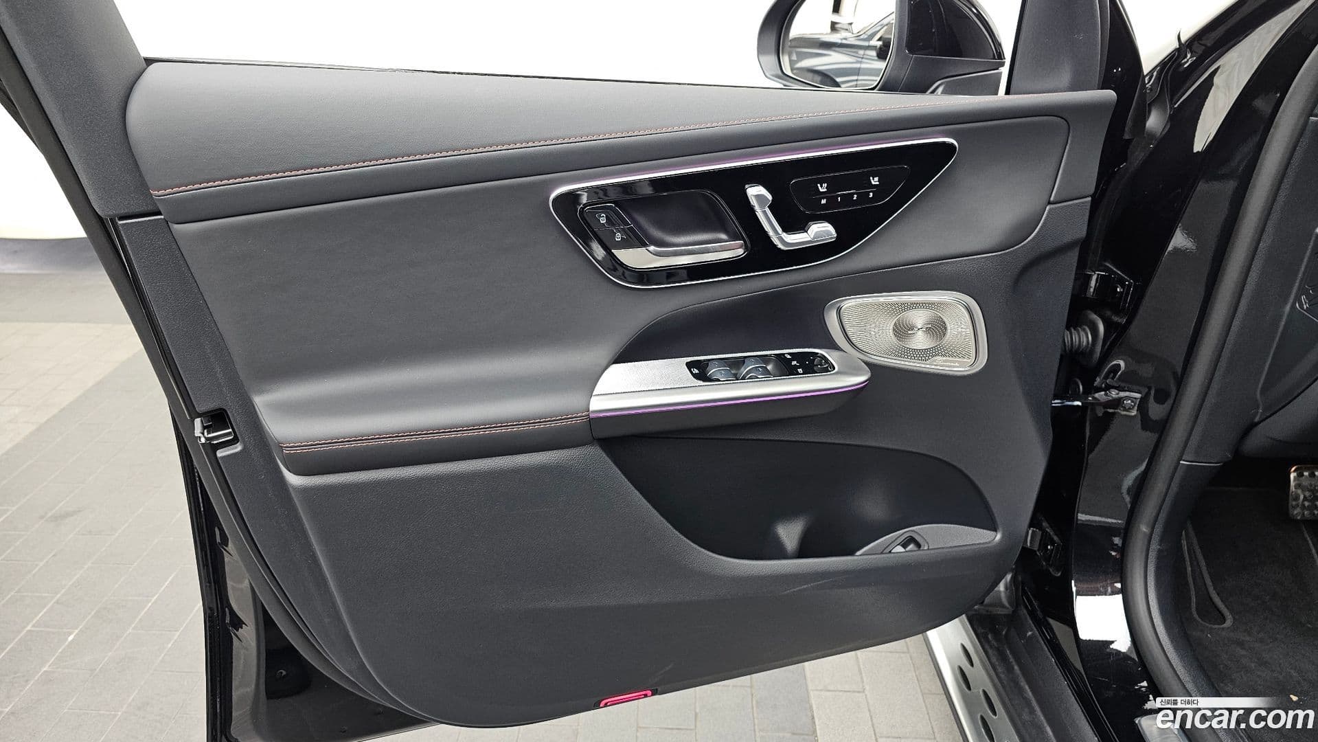 Main__Slider__Photo:GLC-Class Mercedes-Benz 2025.8-23