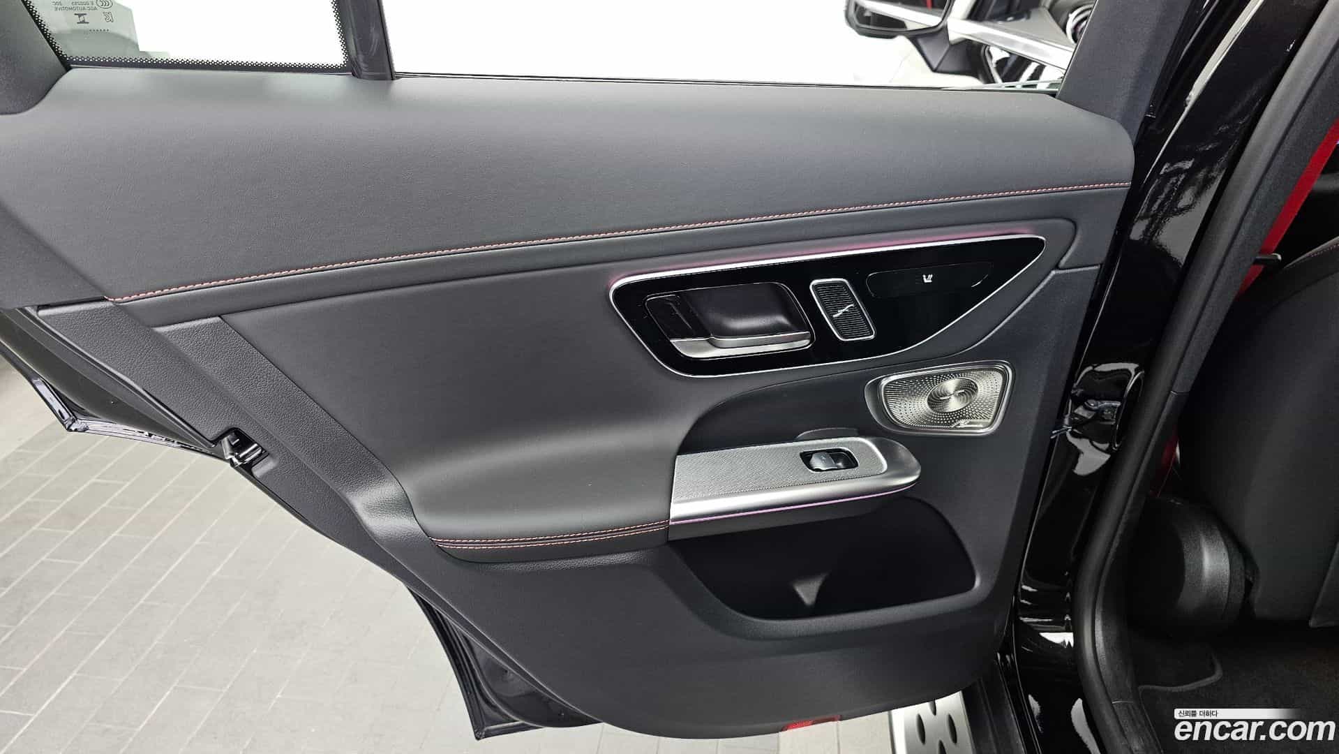 GLC-Class Mercedes-Benz 2025.8-INNER-035