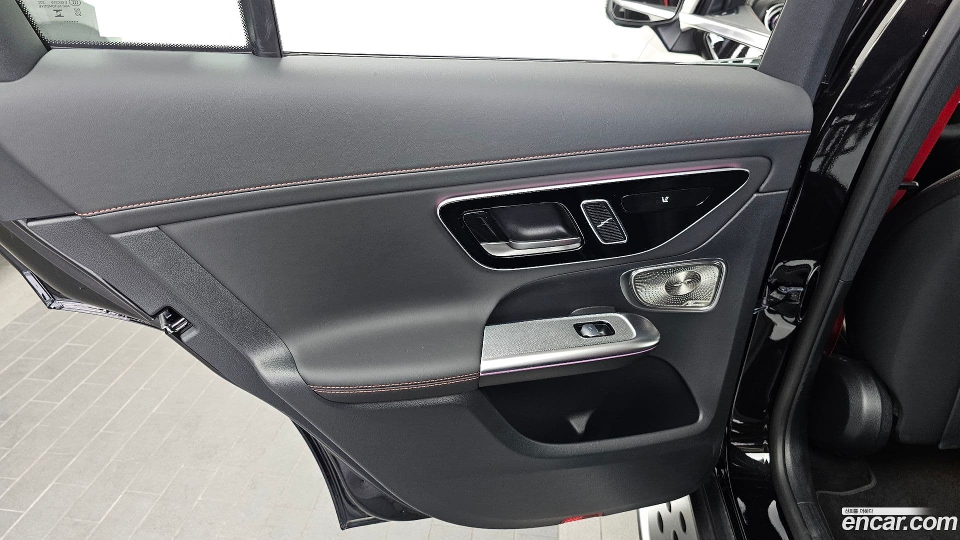 Main__Slider__Photo:GLC-Class Mercedes-Benz 2025.8-24