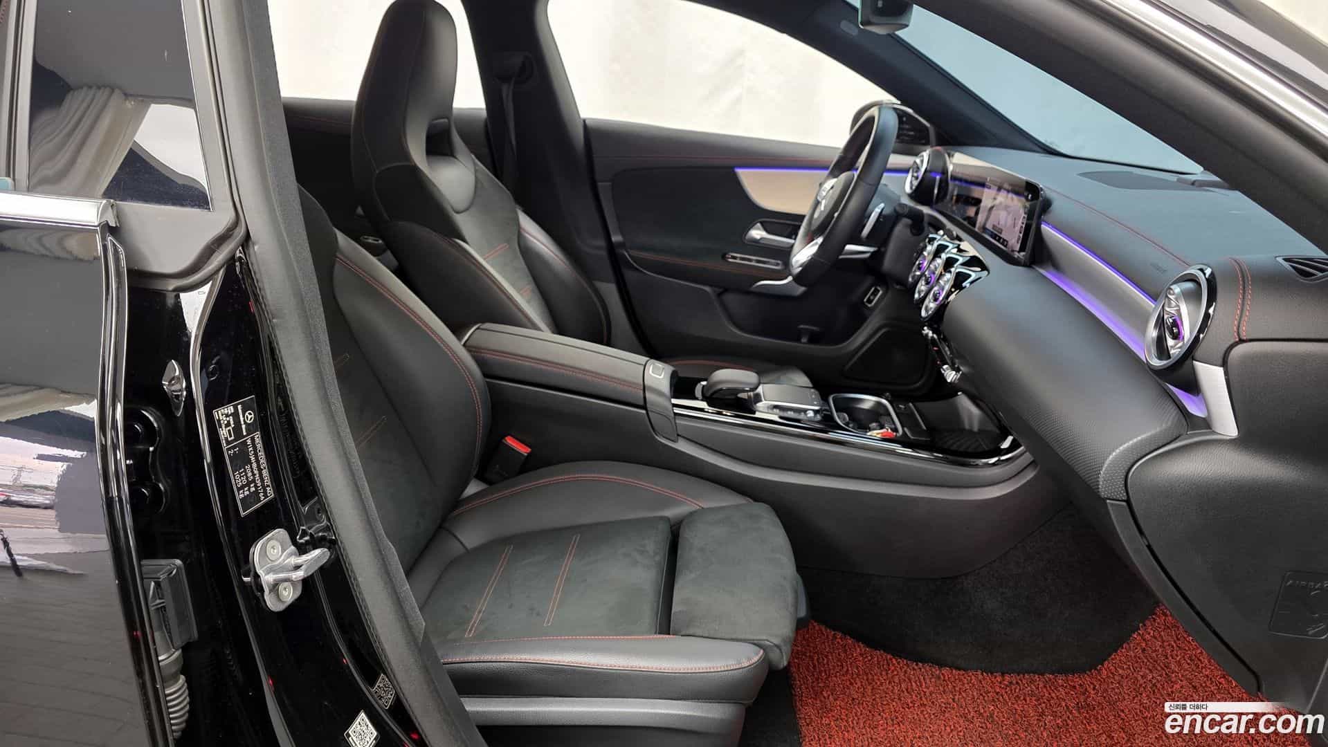 CLA-Class Mercedes-Benz 2023.4-OPTION-015