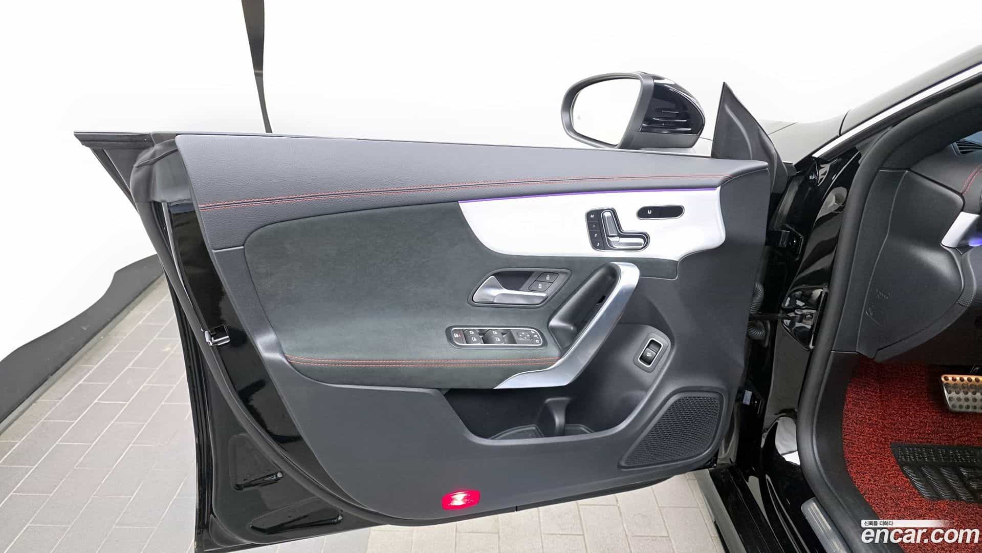 CLA-Class Mercedes-Benz 2023.4-INNER-034