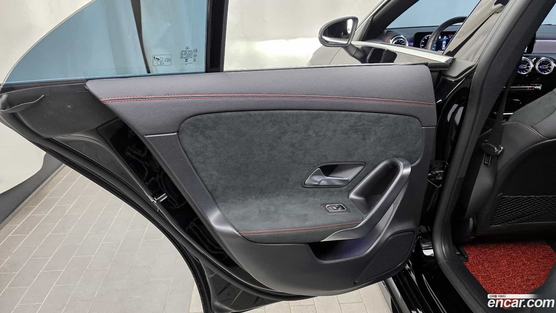 CLA-Class Mercedes-Benz 2023.4-INNER-035