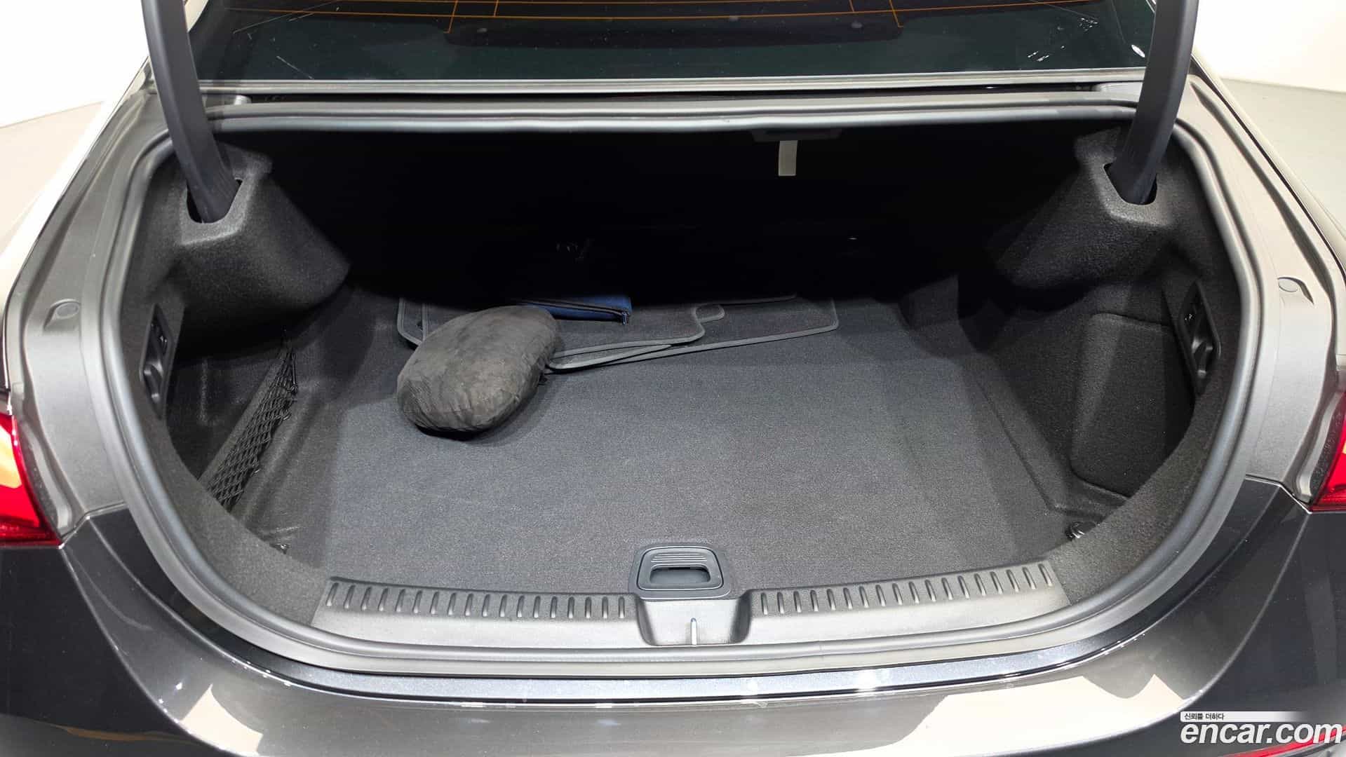 E-Class Mercedes-Benz 2024.7-OPTION-024