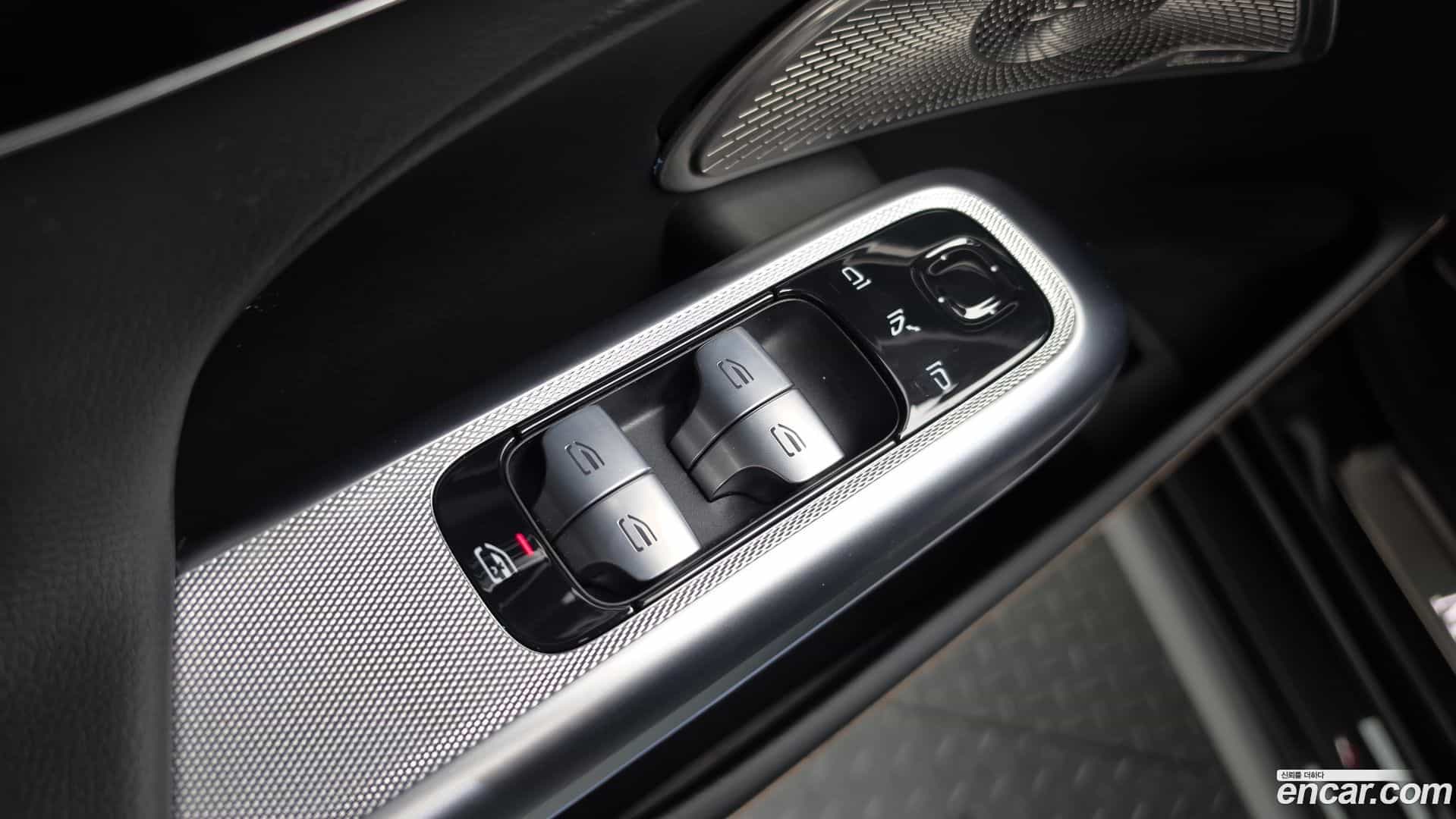 E-Class Mercedes-Benz 2024.7-OPTION-043