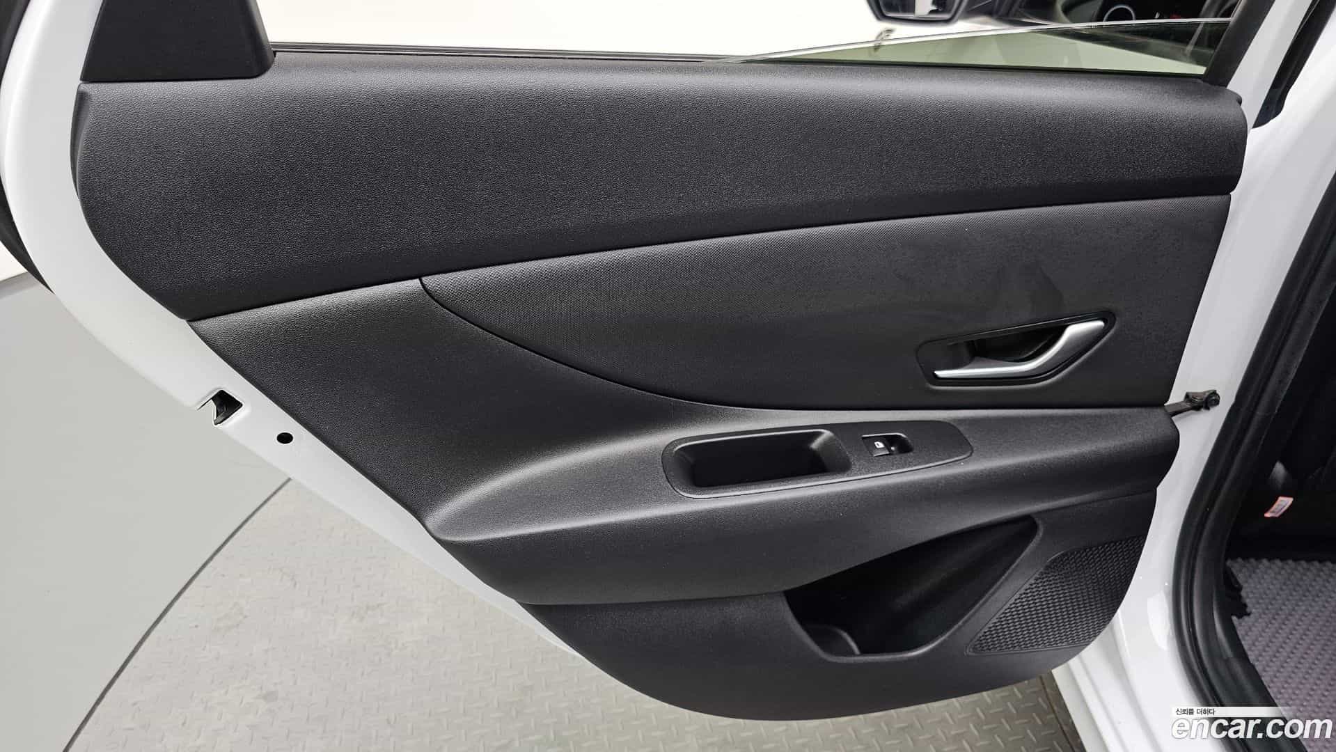 AVANTE Hyundai 2022.2-INNER-035