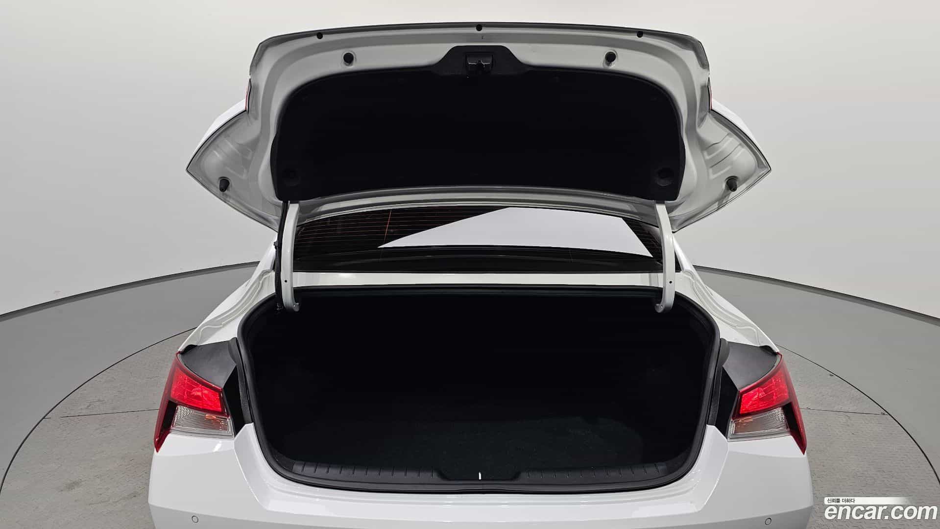 AVANTE Hyundai 2022.2-OPTION-043