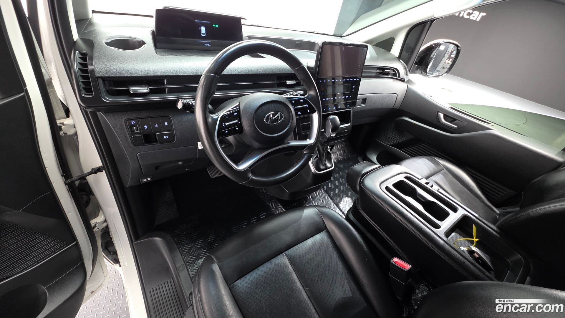 Main__Slider__Photo:Staria Hyundai 2023.1-6