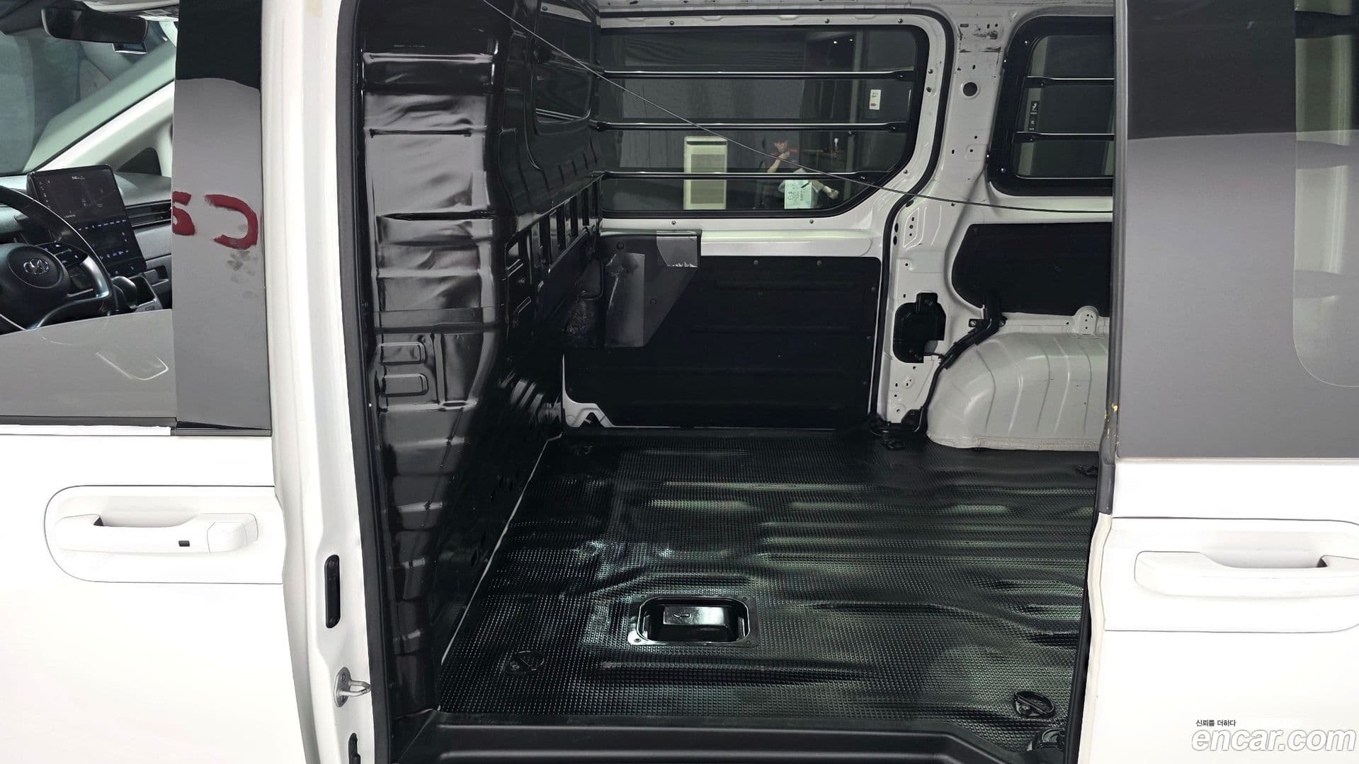 Main__Slider__Photo:Staria Hyundai 2023.1-11