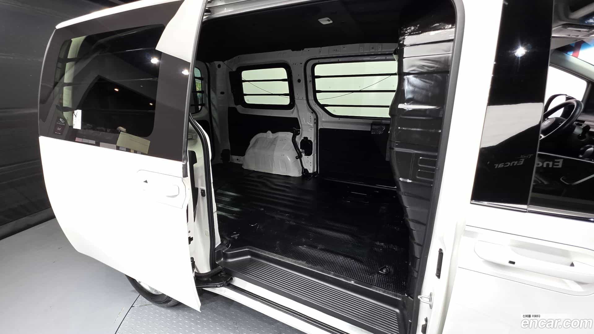 Staria Hyundai 2023.1-INNER-036