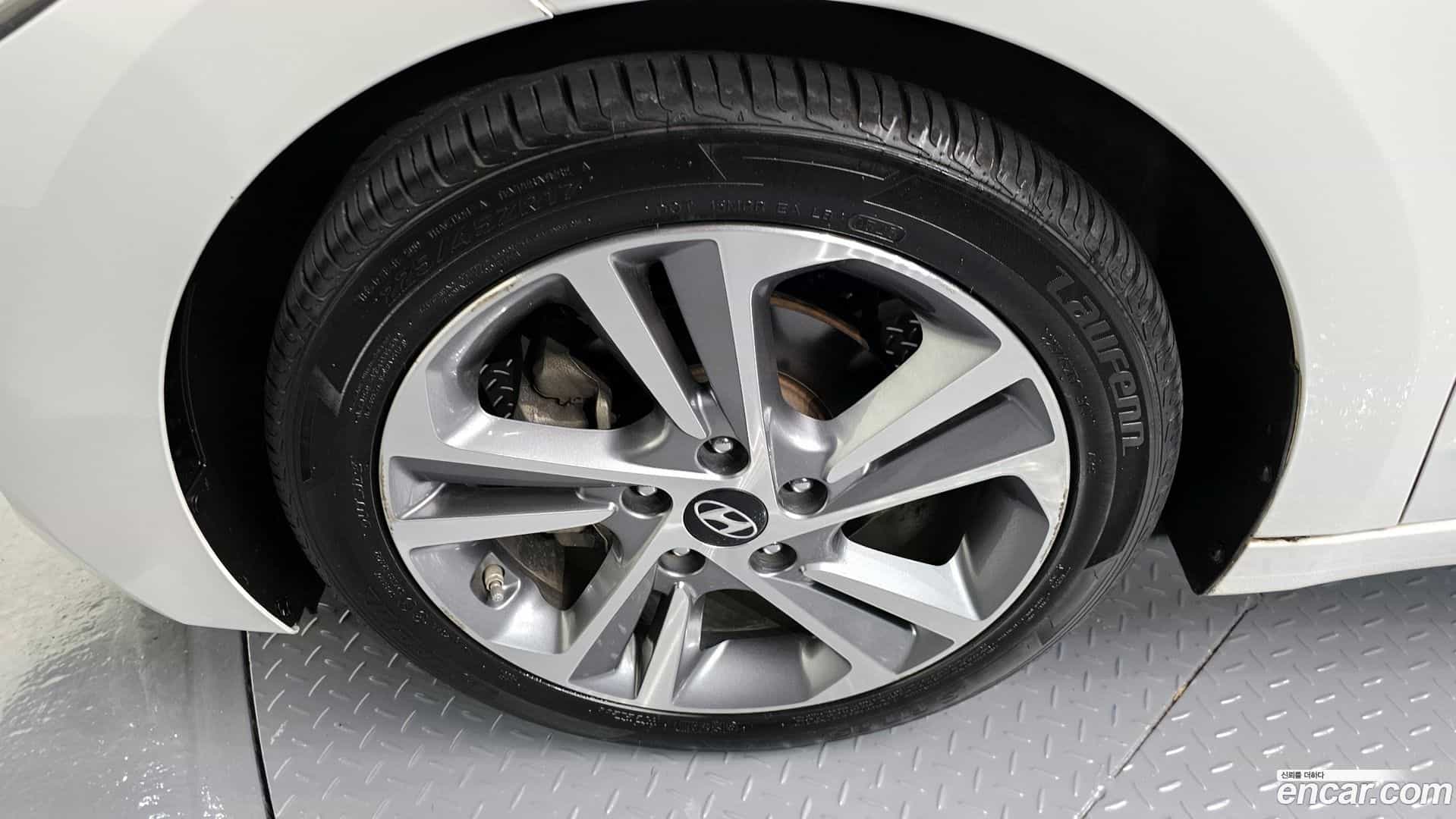 AVANTE Hyundai 2015.9-OUTER-005