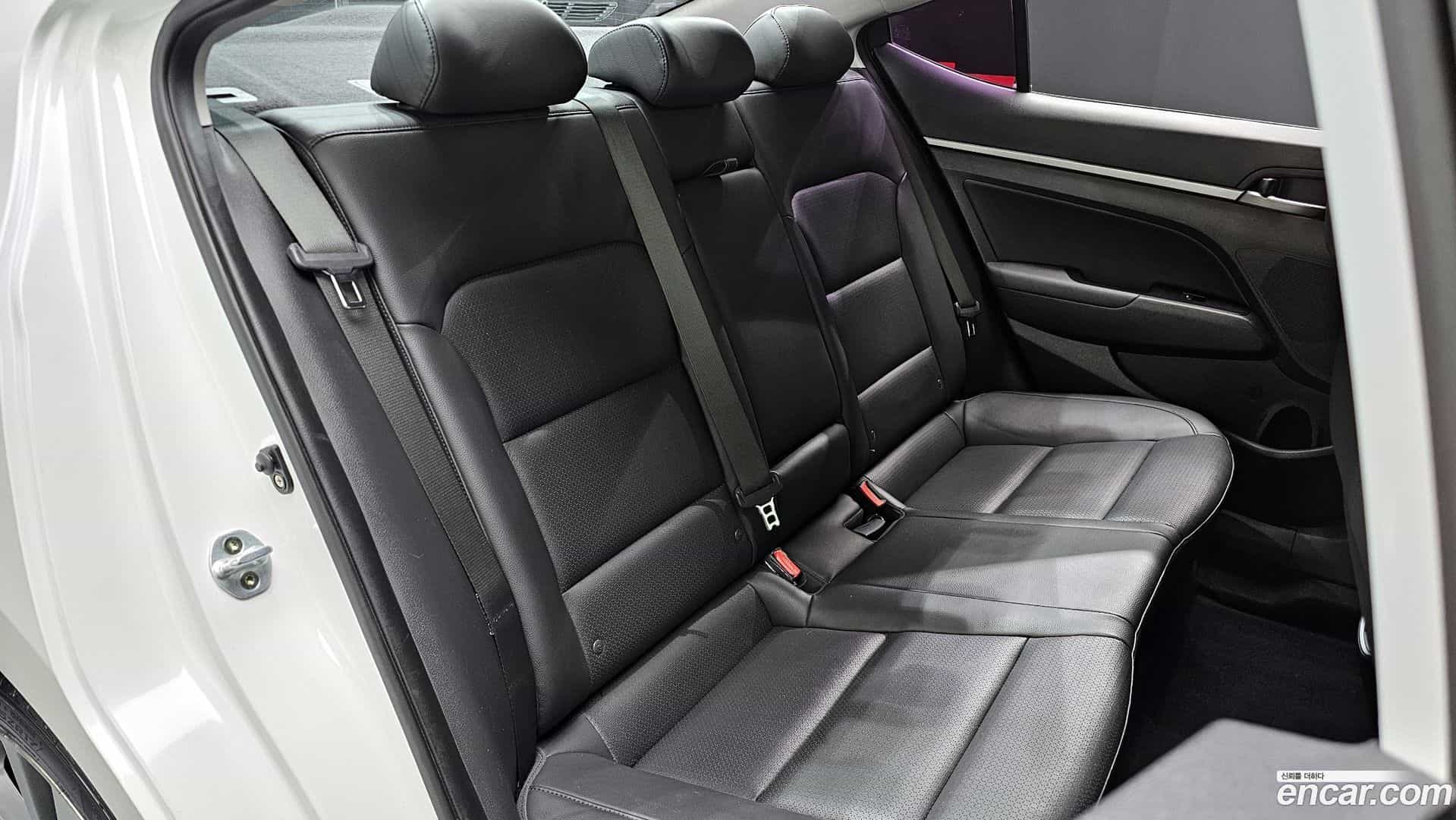 AVANTE Hyundai 2015.9-OPTION-016