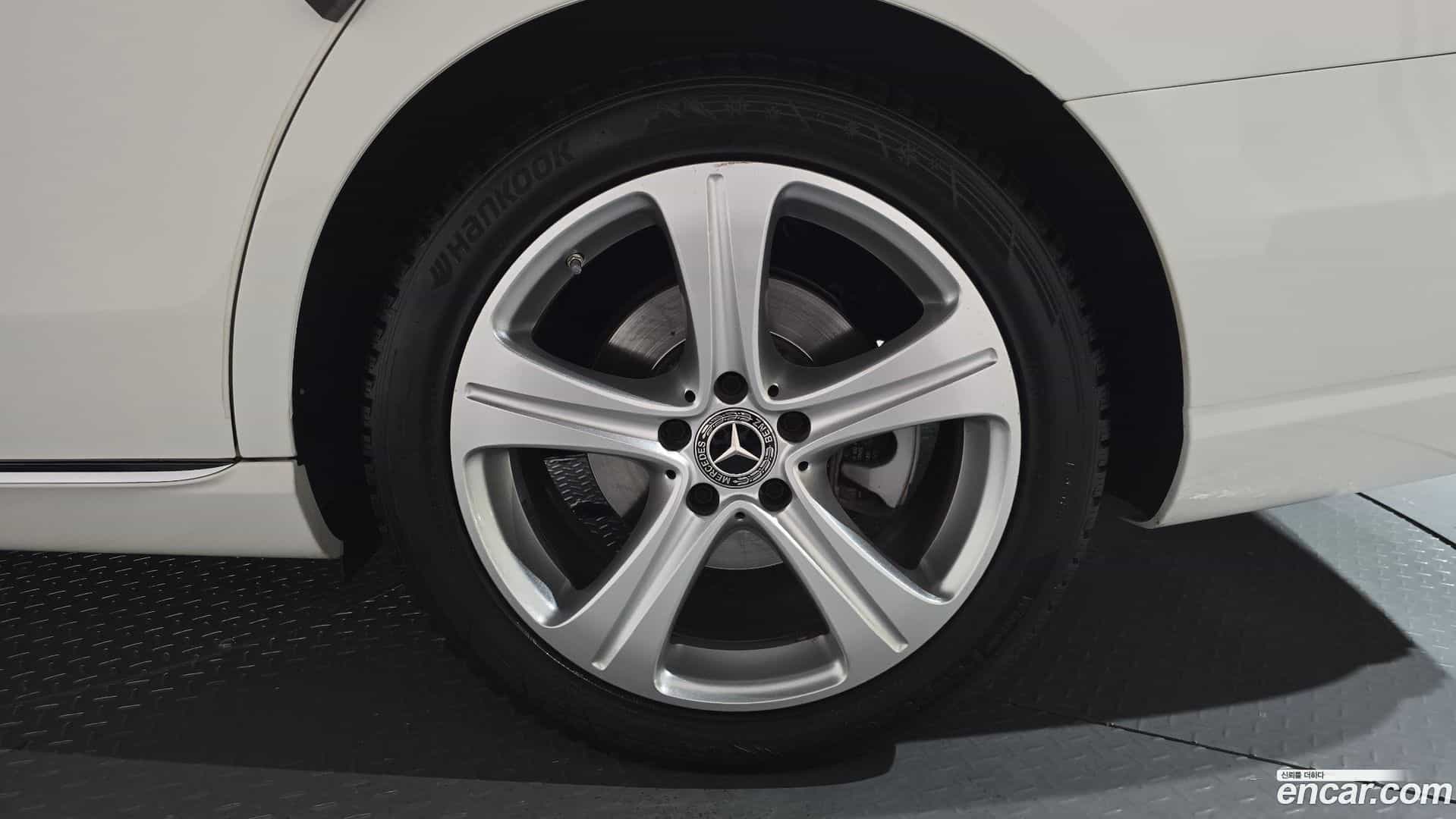 E-Class Mercedes-Benz 2018.5-OUTER-031