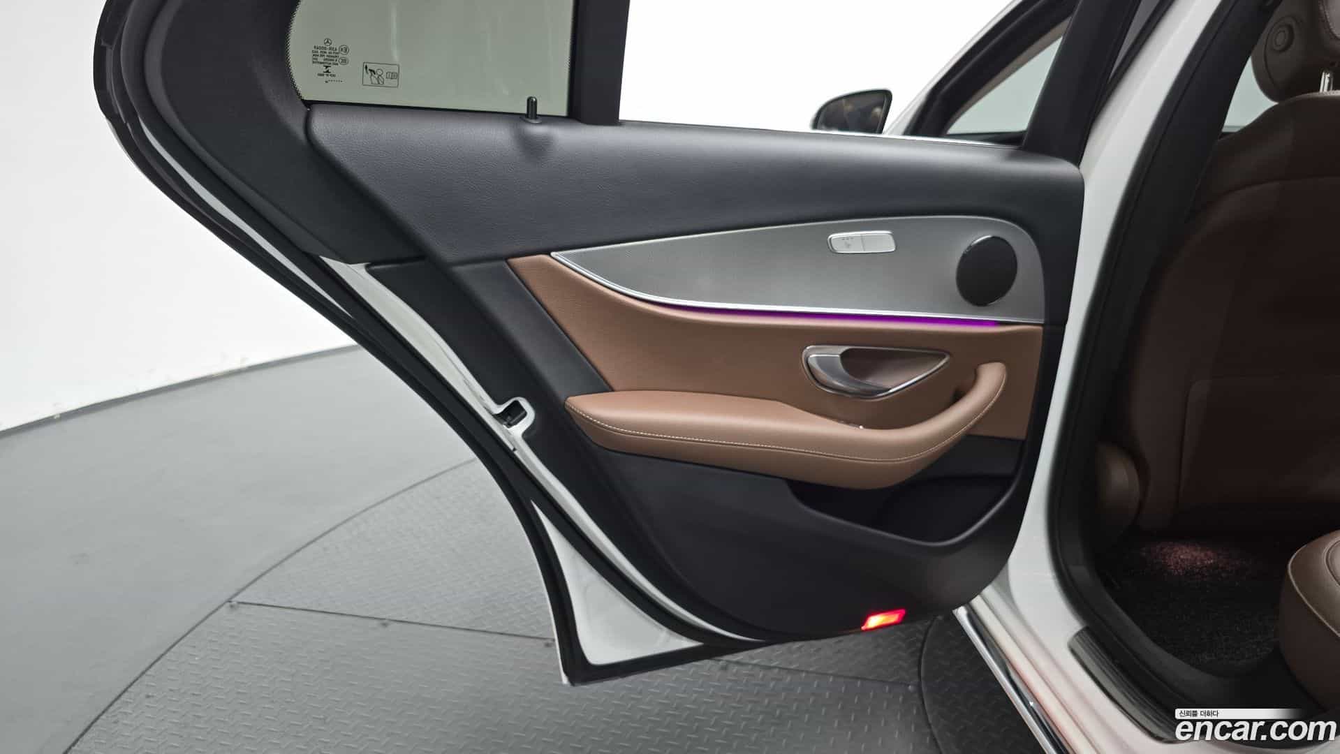E-Class Mercedes-Benz 2018.5-INNER-035