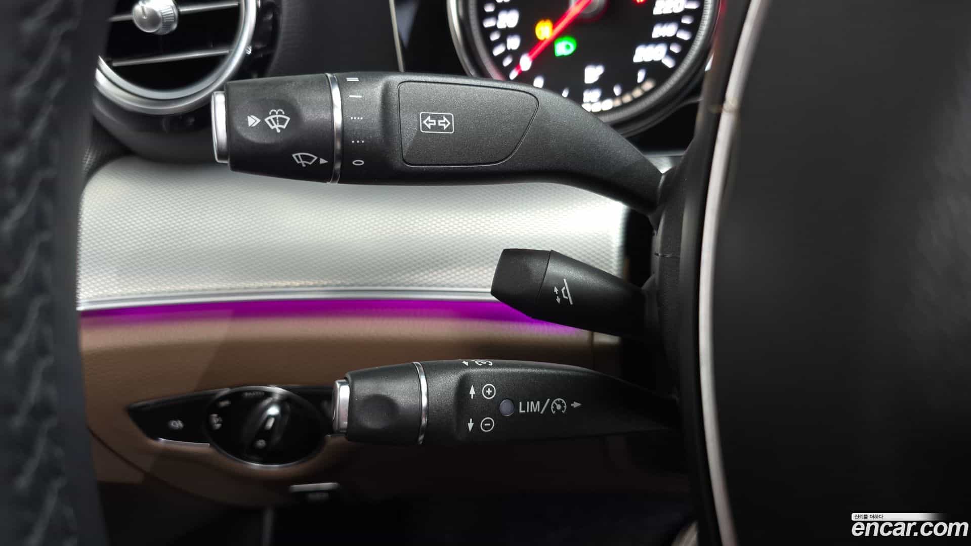 E-Class Mercedes-Benz 2018.5-OPTION-040