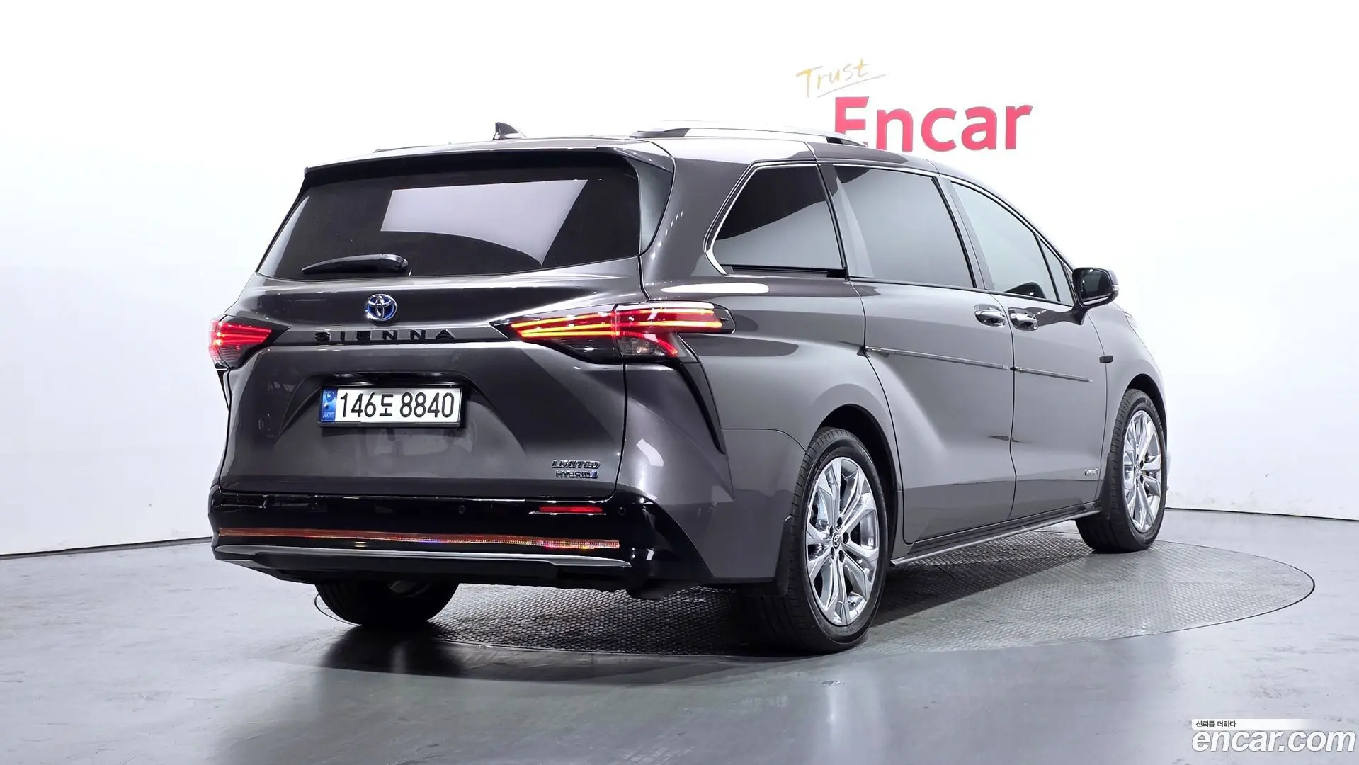 Main__Slider__Photo:Sienna Toyota 2021.9-1