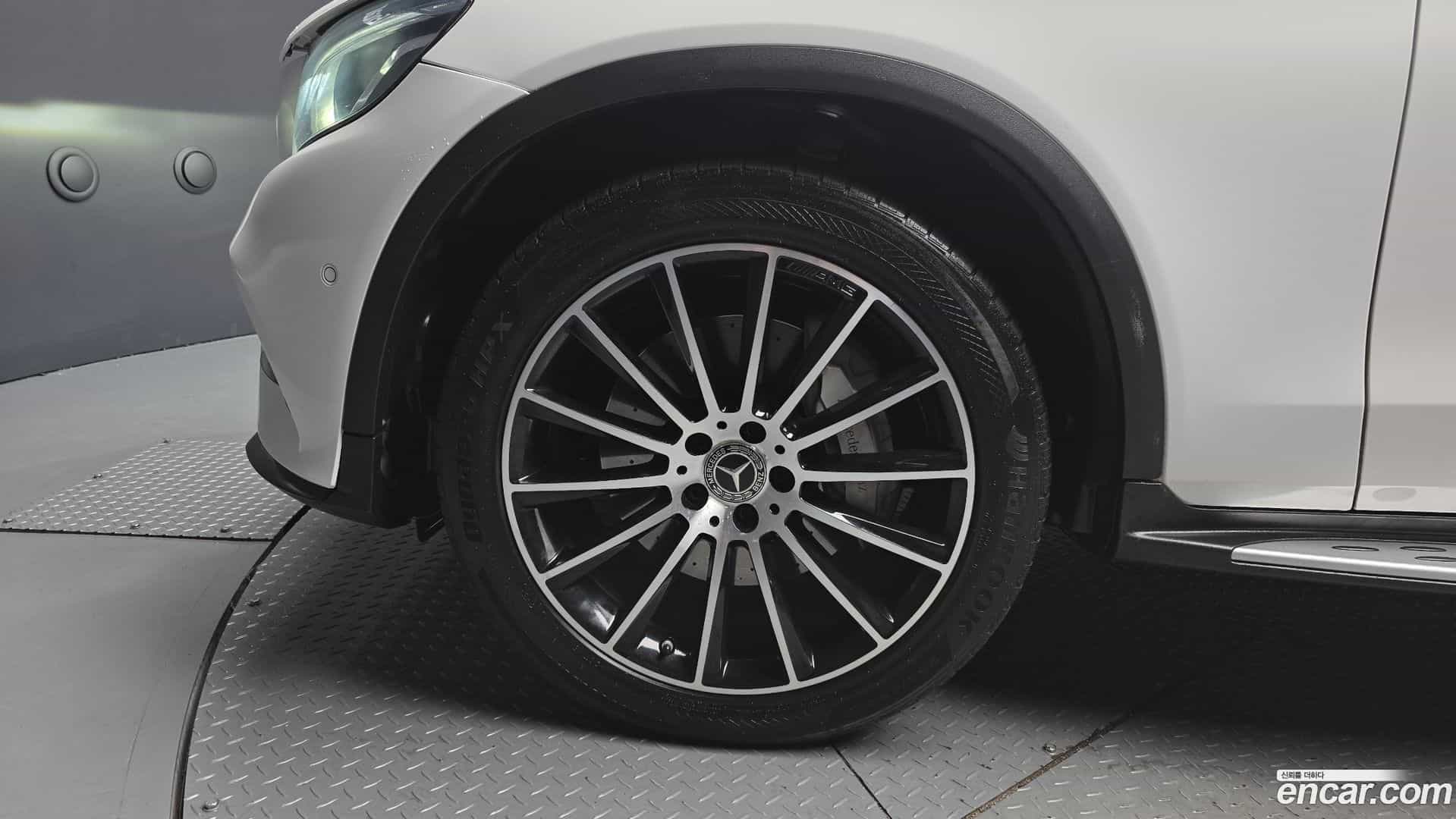 GLC-Class Mercedes-Benz 2017.10-OUTER-005