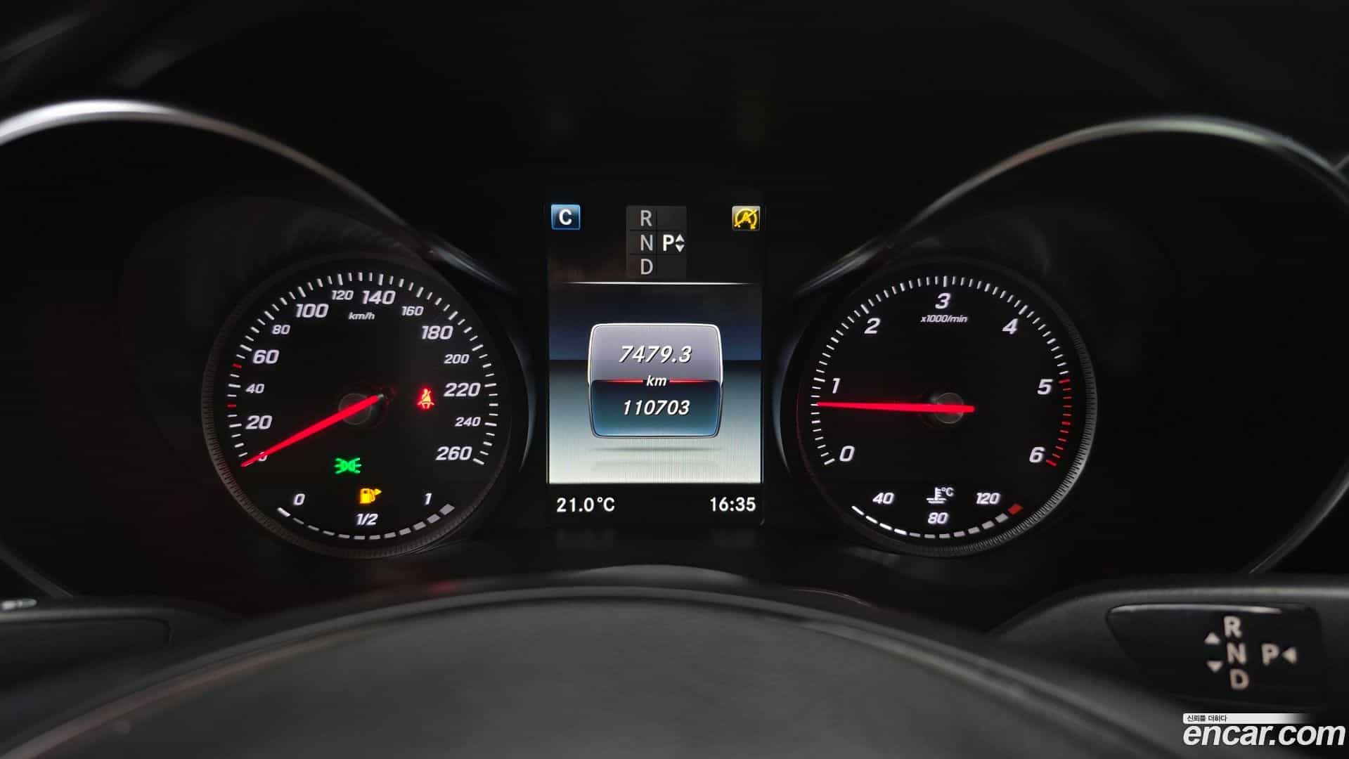 GLC-Class Mercedes-Benz 2017.10-INNER-008