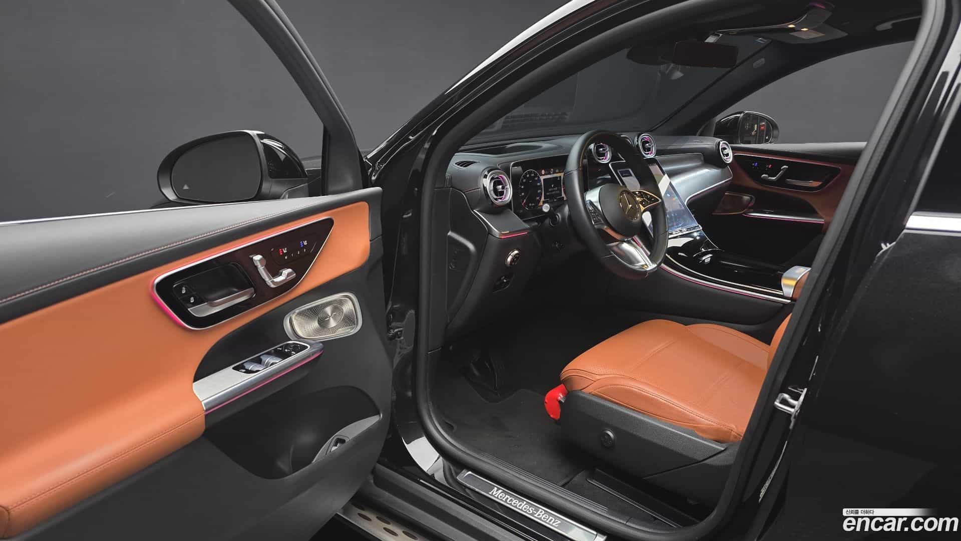 GLC-Class Mercedes-Benz 2025.1-INNER-010