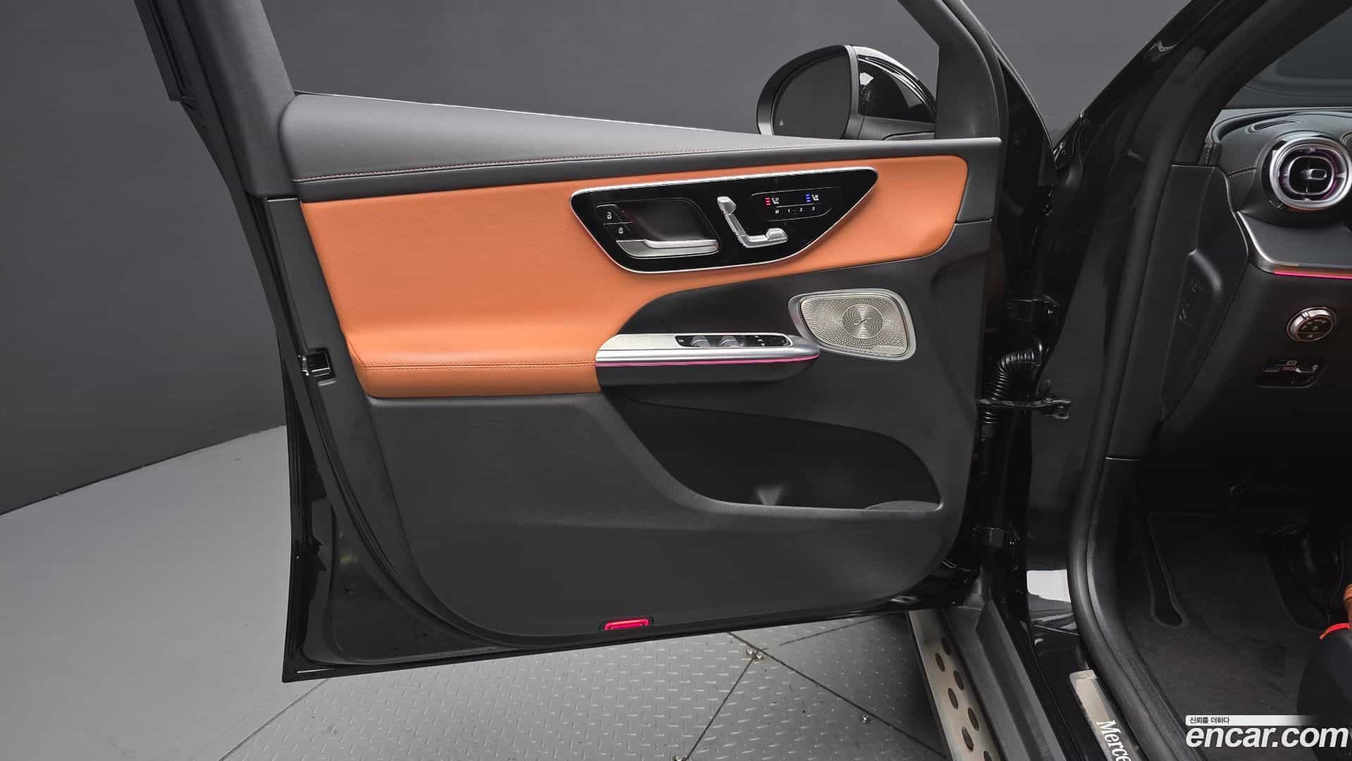 GLC-Class Mercedes-Benz 2025.1-INNER-034