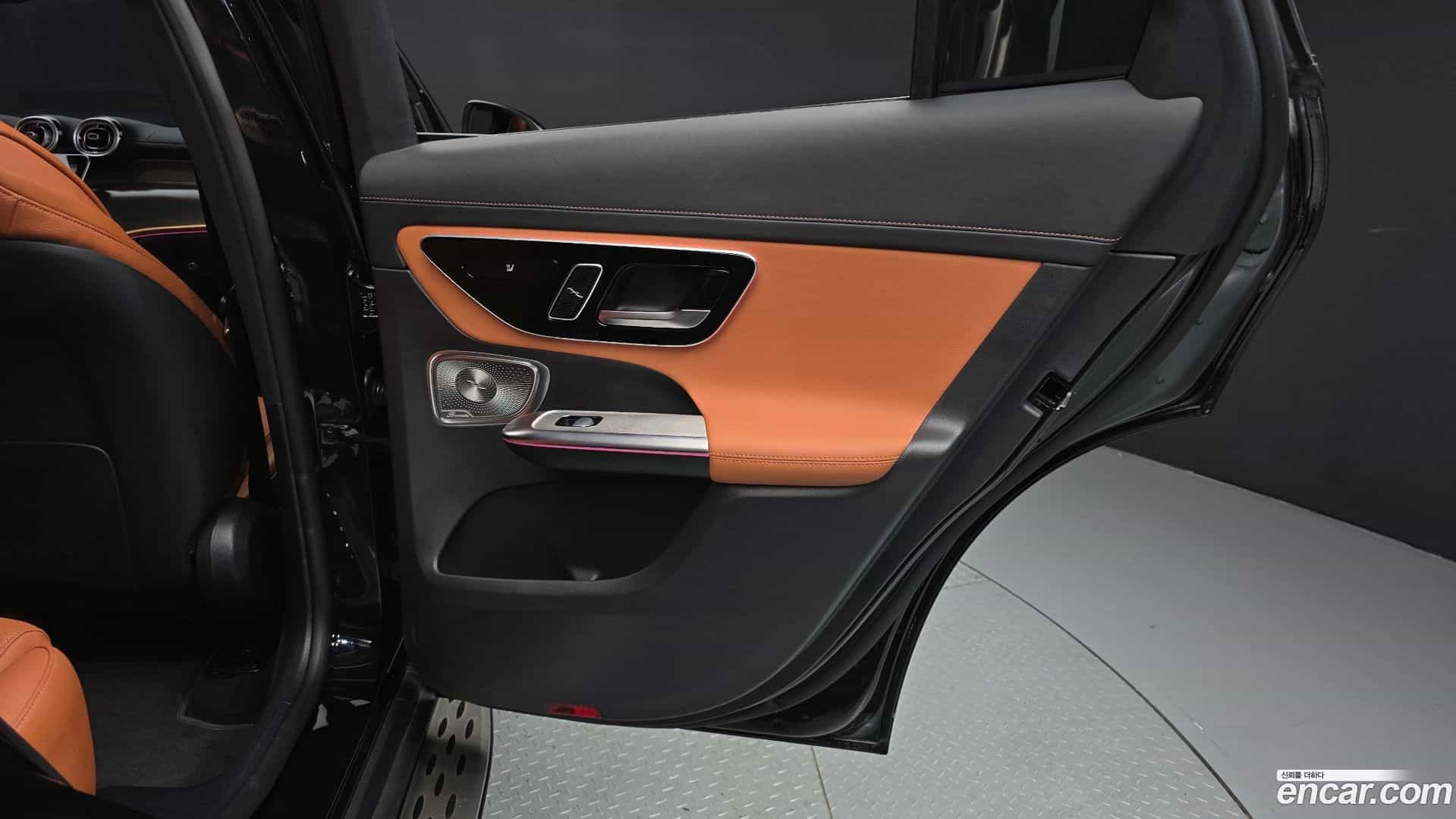 GLC-Class Mercedes-Benz 2025.1-INNER-035