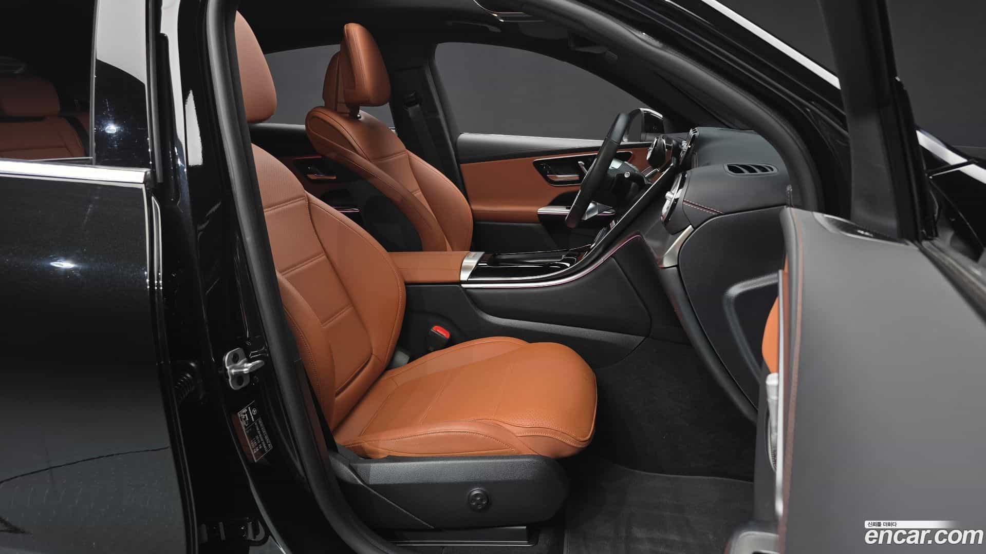 GLC-Class Mercedes-Benz 2025.1-INNER-036