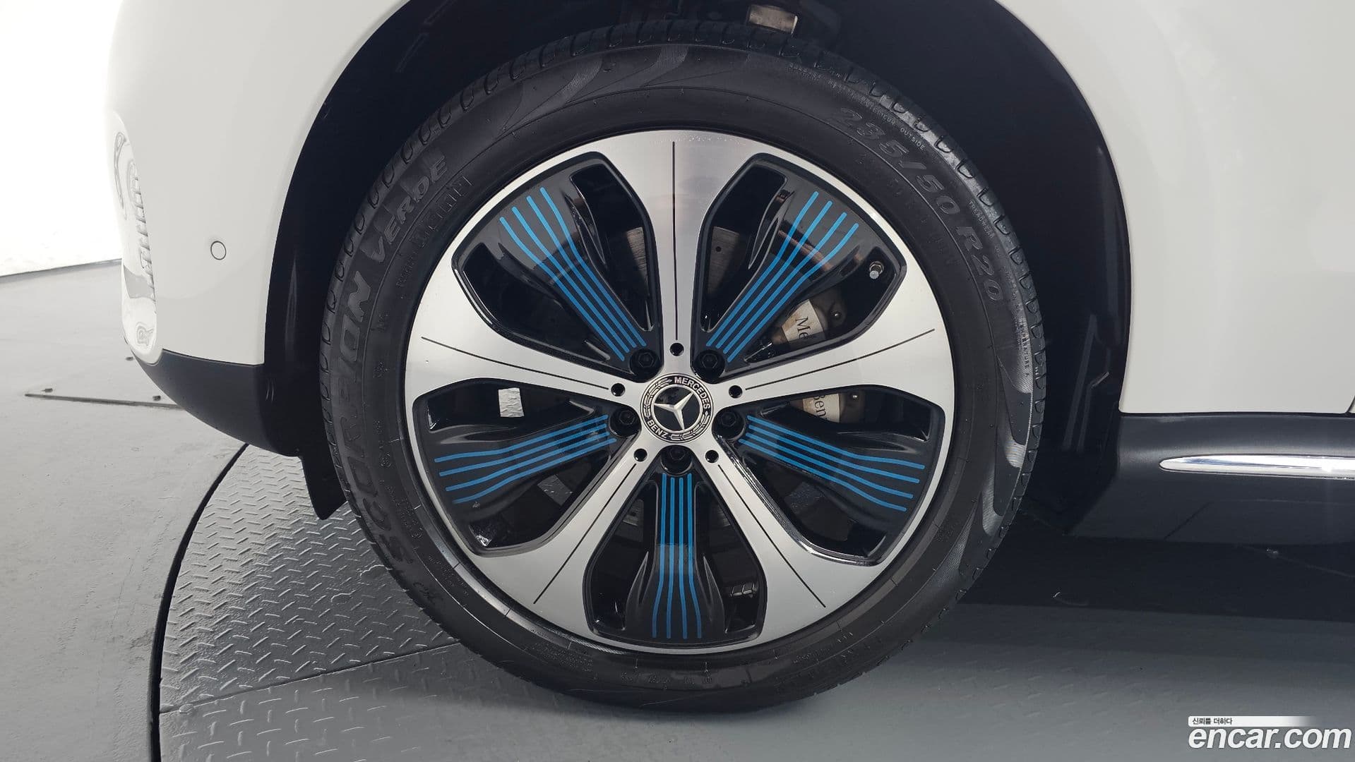 Main__Slider__Photo:EQC Mercedes-Benz 2020.11-4