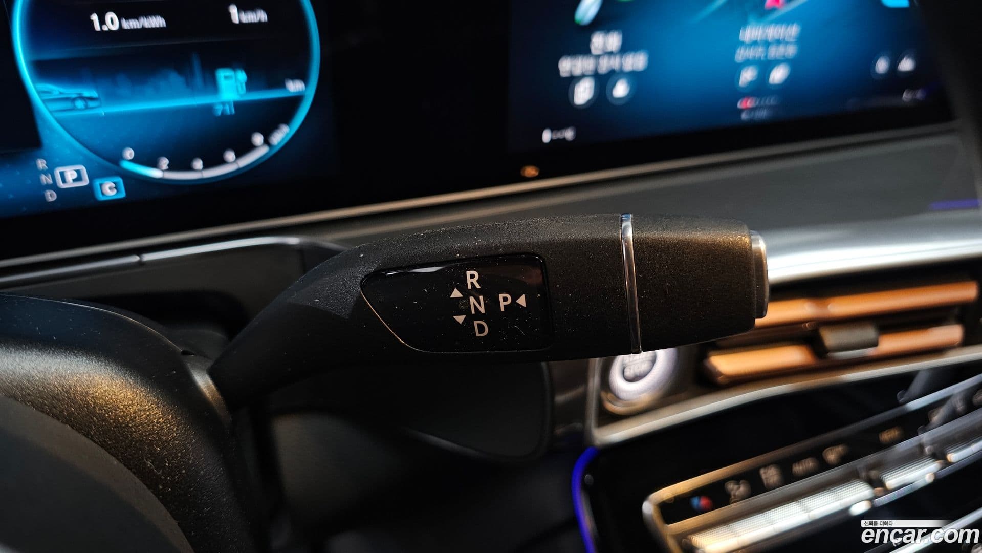 Main__Slider__Photo:EQC Mercedes-Benz 2020.11-8