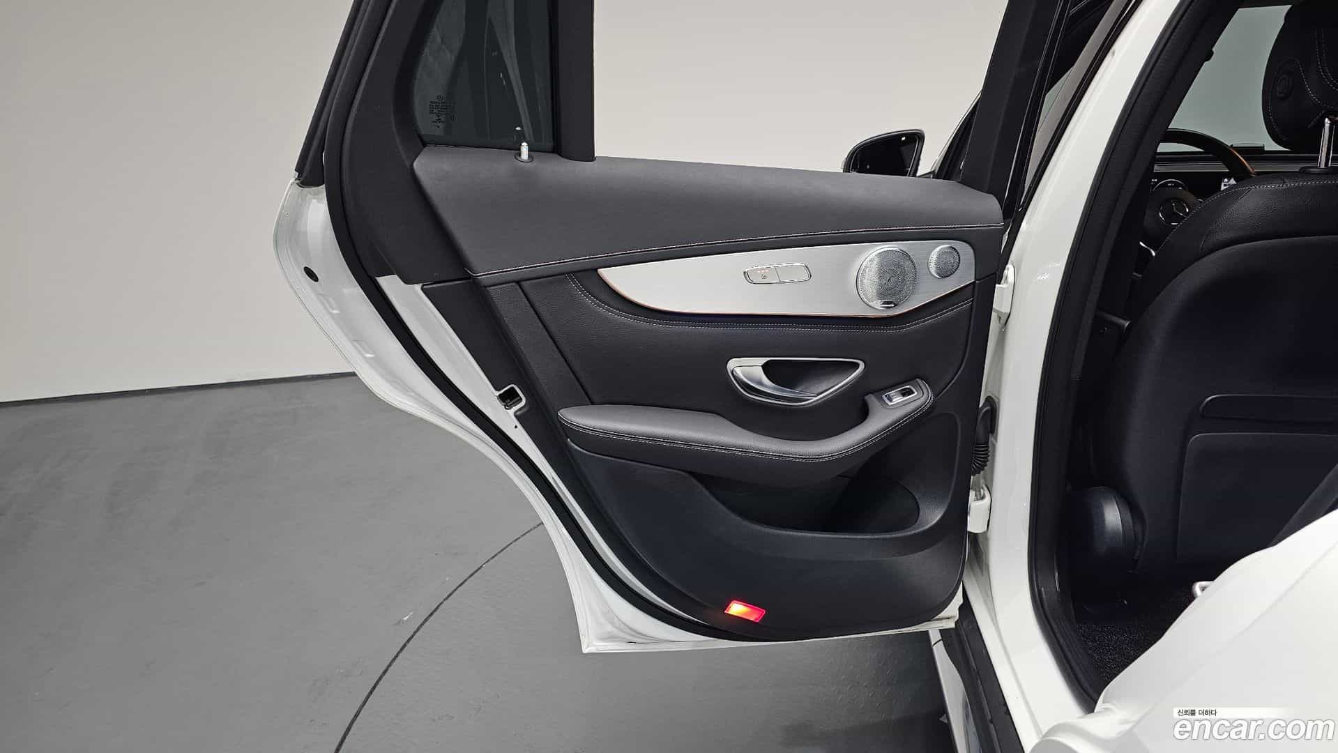 EQC Mercedes-Benz 2020.11-INNER-035