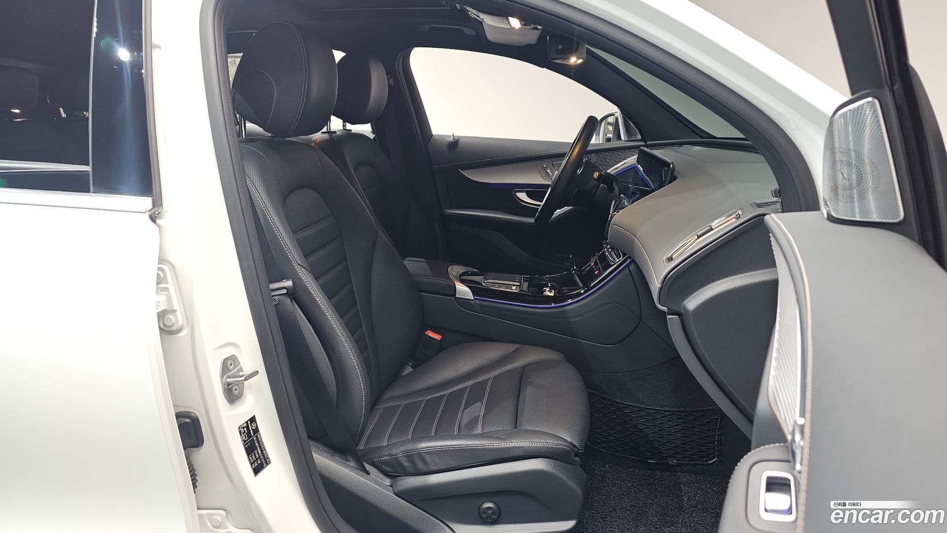Main__Slider__Photo:EQC Mercedes-Benz 2020.11-25