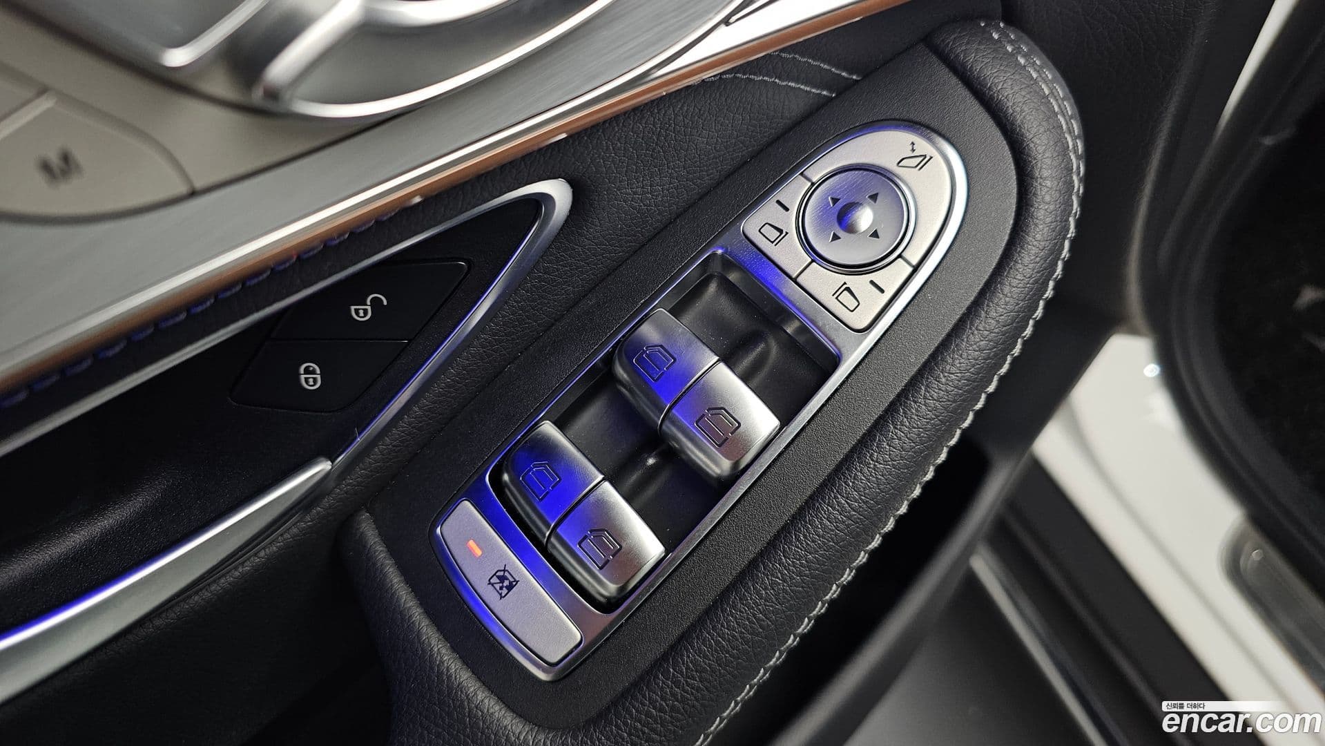 Main__Slider__Photo:EQC Mercedes-Benz 2020.11-28