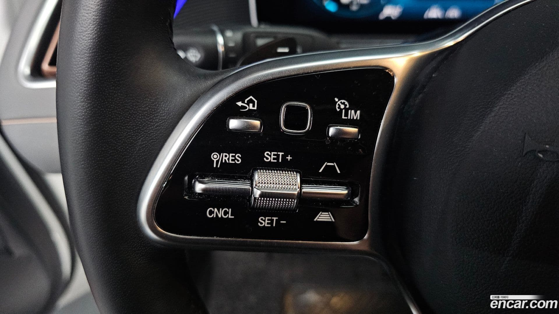 Main__Slider__Photo:EQC Mercedes-Benz 2020.11-34