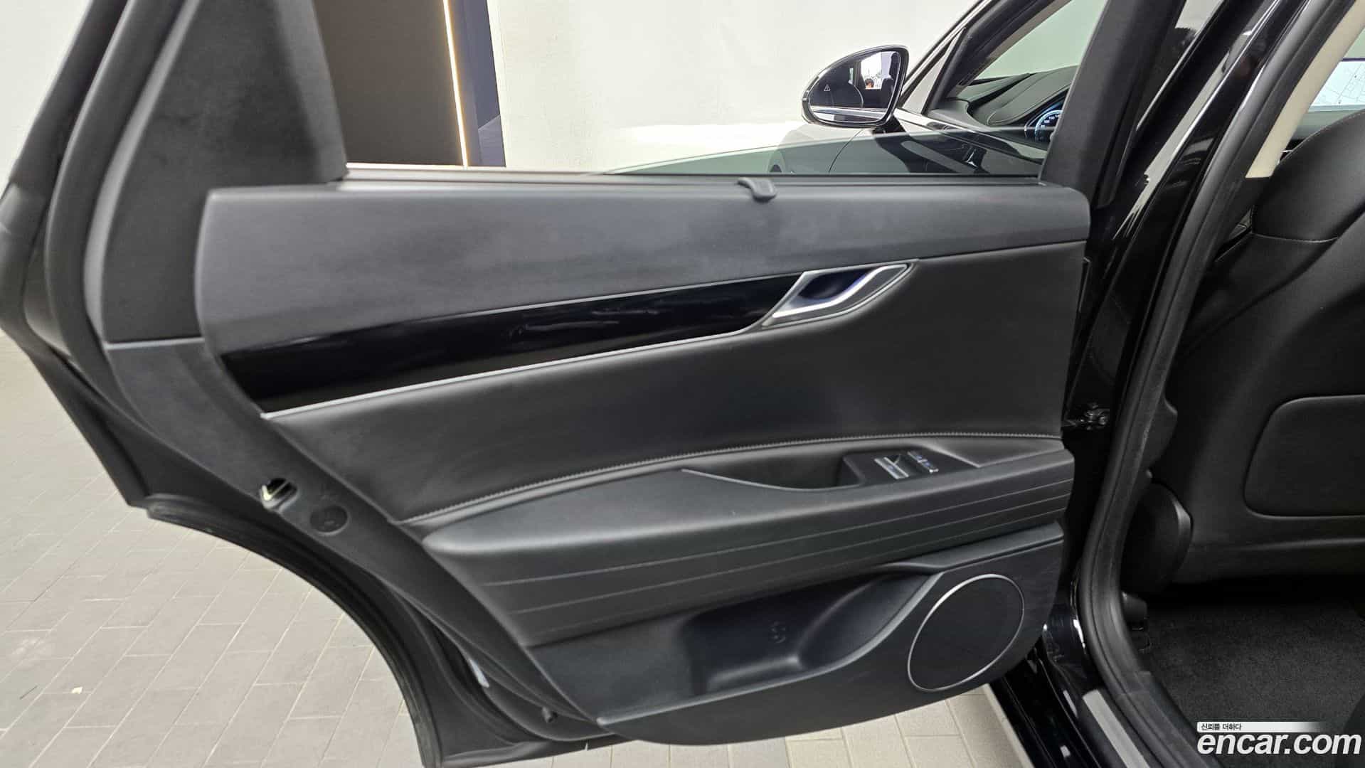 G80 Genesis 2022.3-INNER-035