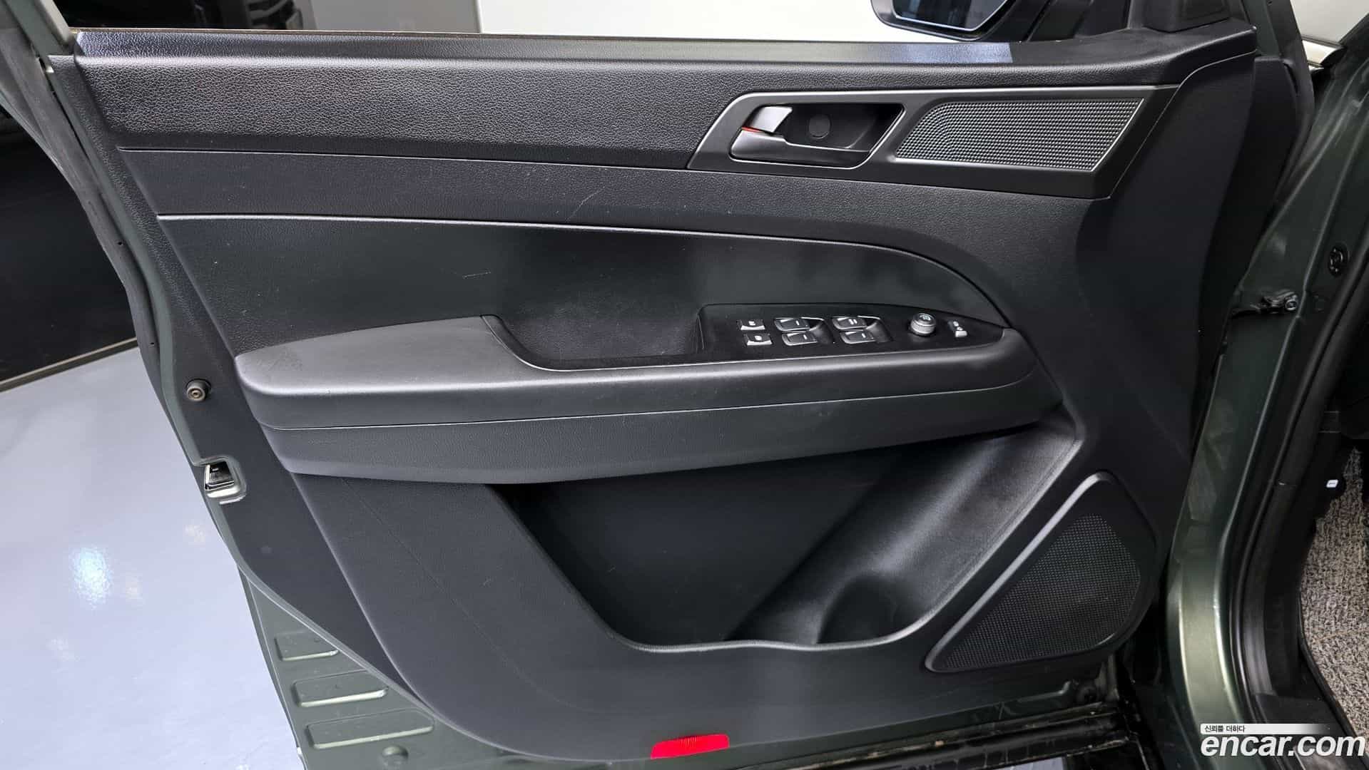 Rexton KG Mobility 2023.2-INNER-034