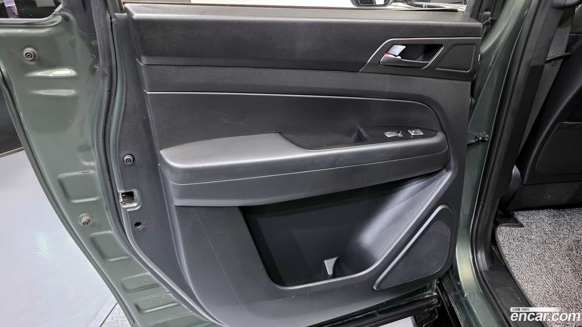 Rexton KG Mobility 2023.2-INNER-035