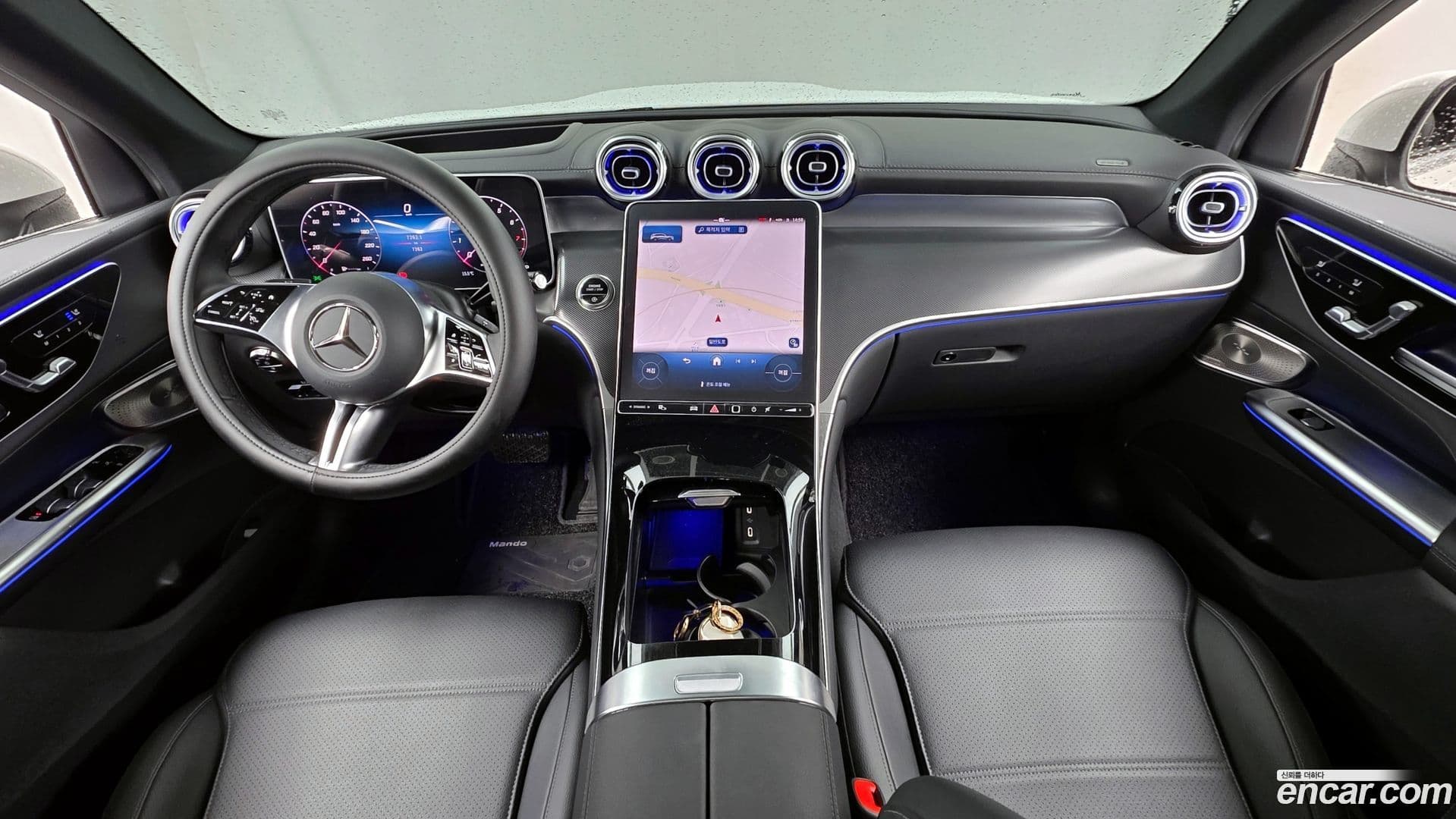 Main__Slider__Photo:GLC-Class Mercedes-Benz 2025.5-6