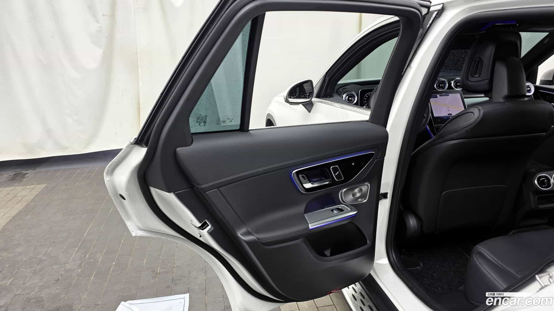 GLC-Class Mercedes-Benz 2025.5-INNER-035